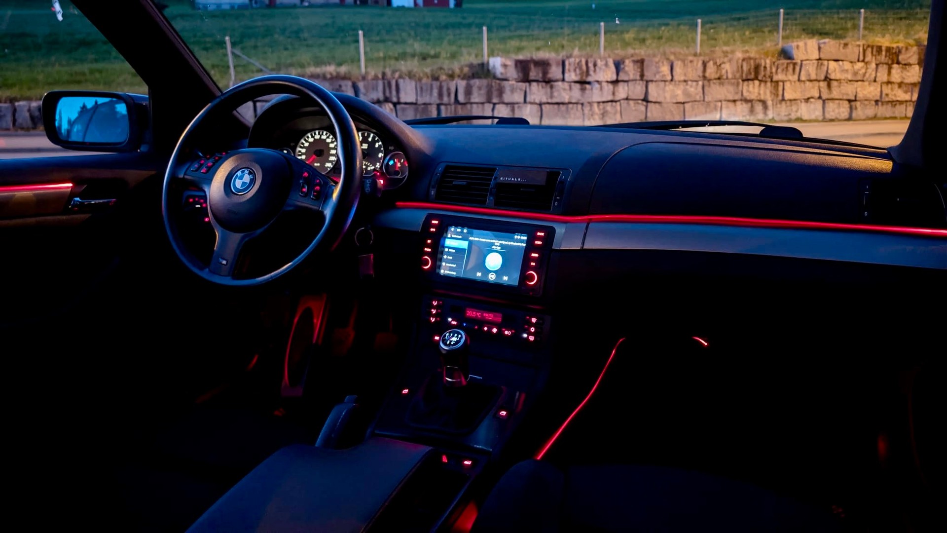 BMW 325i-image-1
