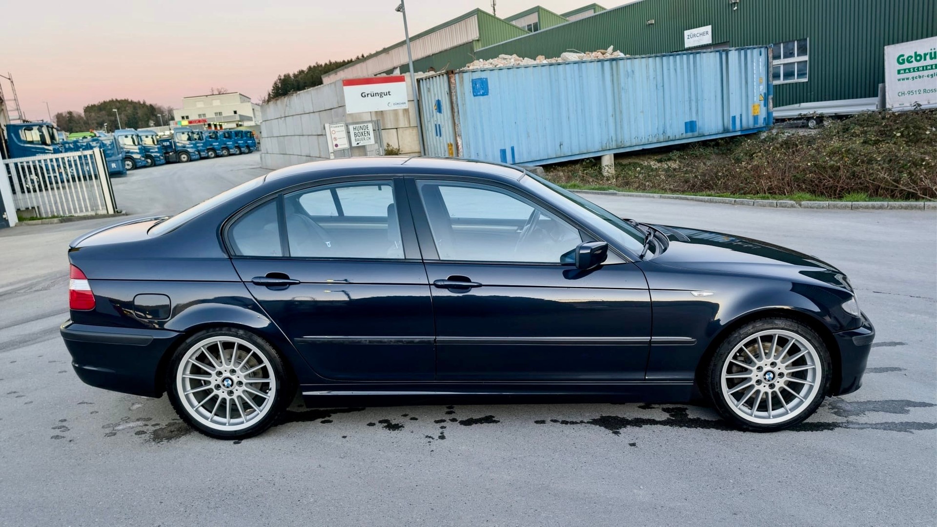 BMW 325i-image-5
