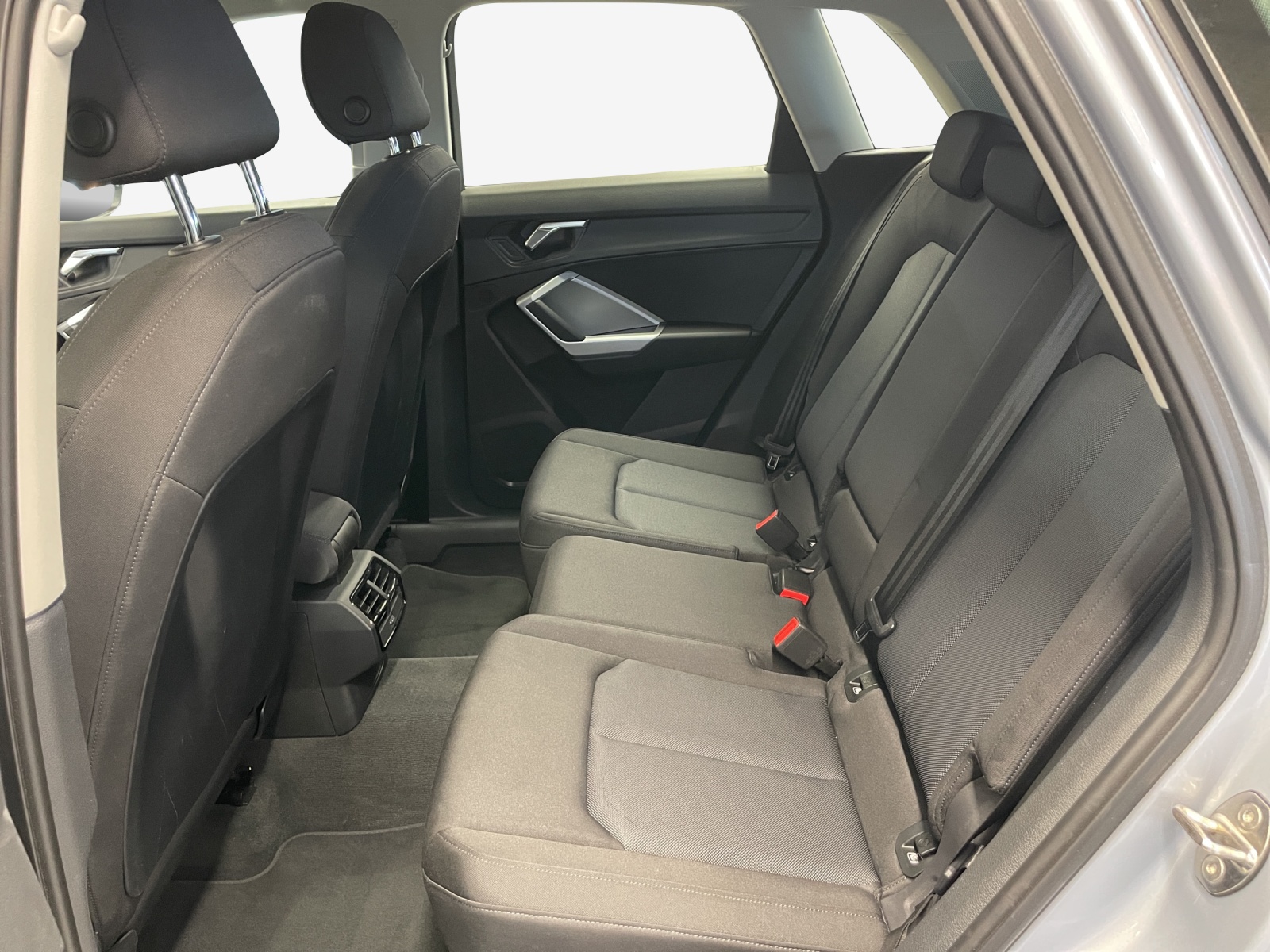 AUDI Q3 35 TDI advanced S-tronic-image-11