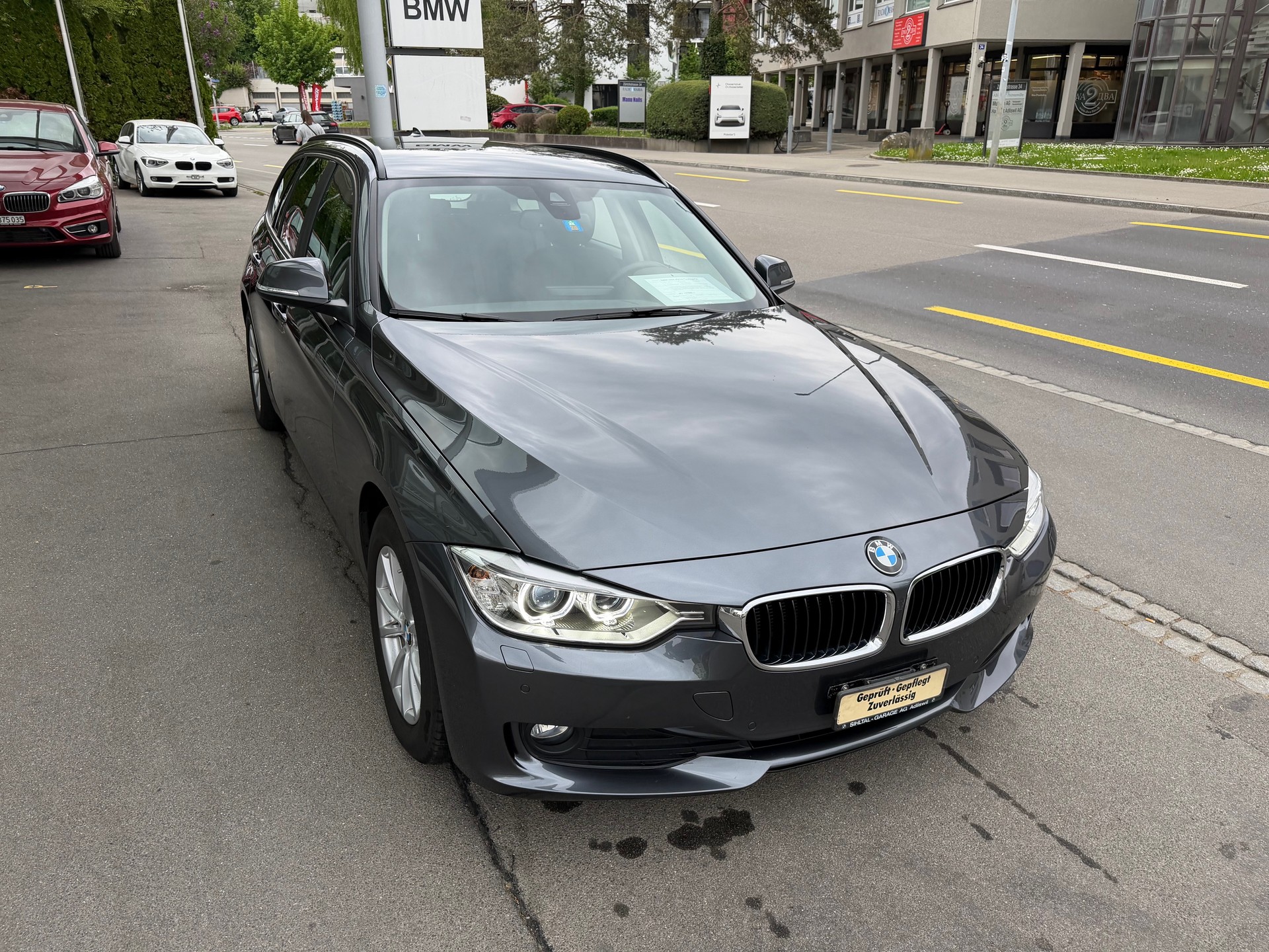 BMW 320d xDrive Touring Steptronic-image-4