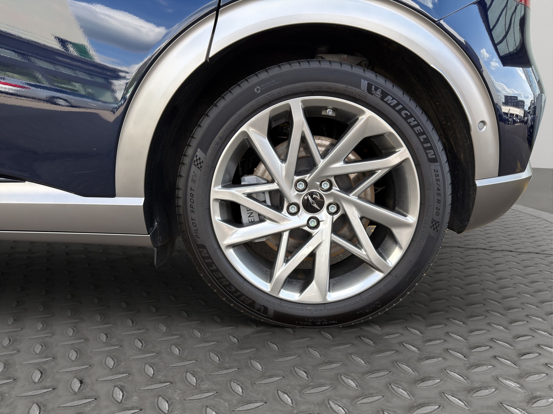 GENESIS GV60 Dual Motor Sport AWD-image-5