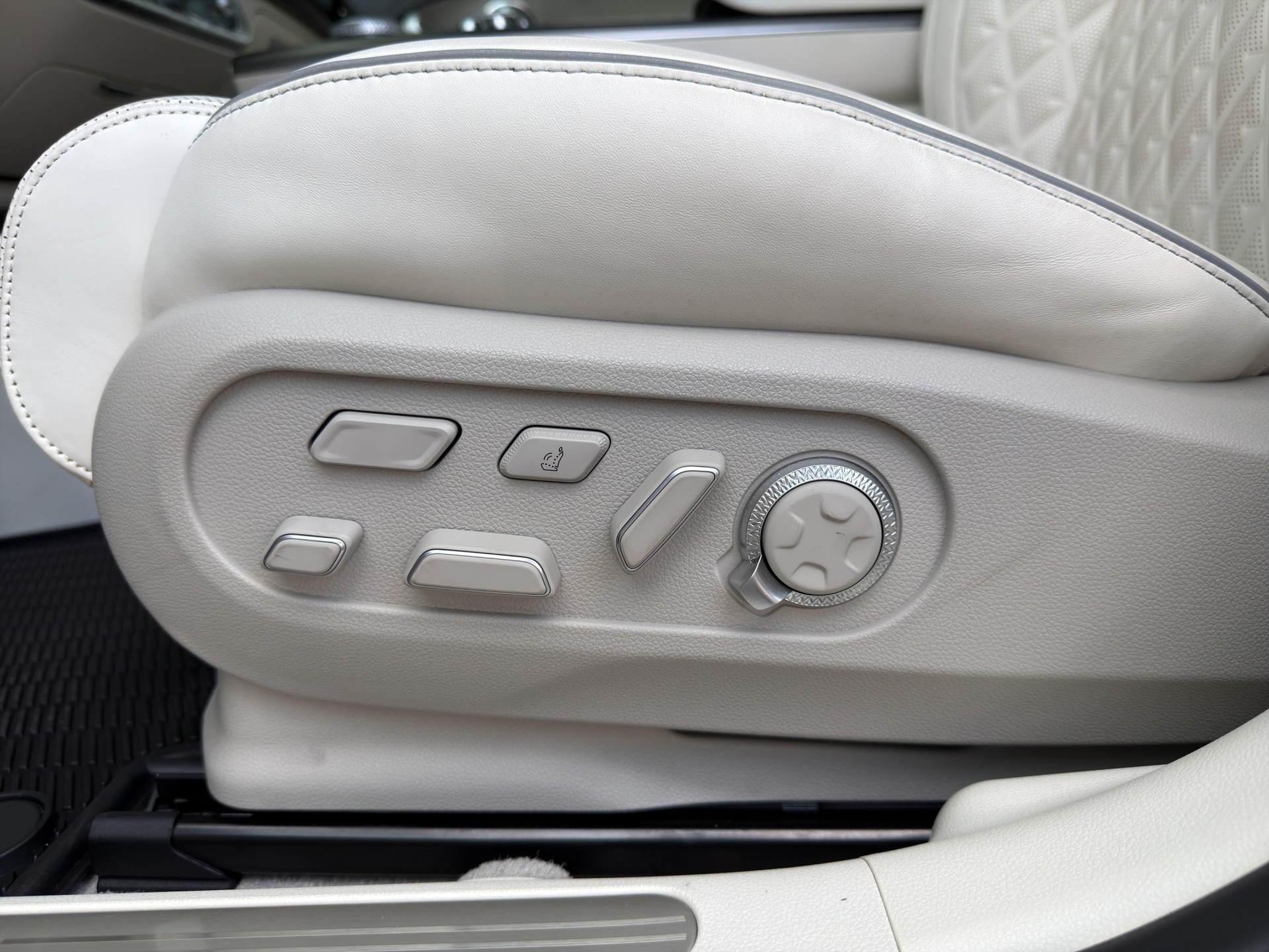 GENESIS GV60 Dual Motor Sport AWD-image-11