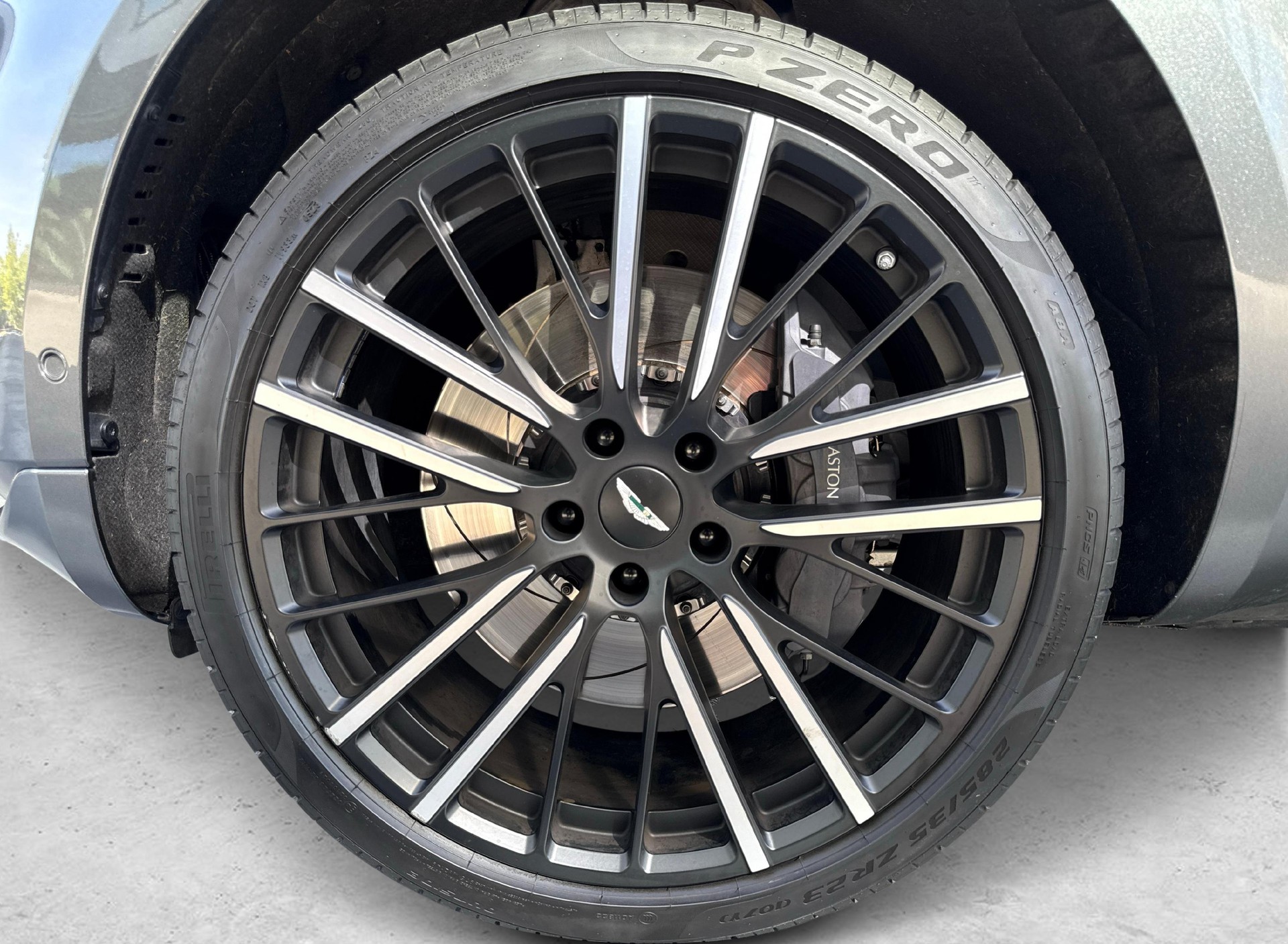ASTON MARTIN DBX 4.0 V8 Bi-Turbo-image-12