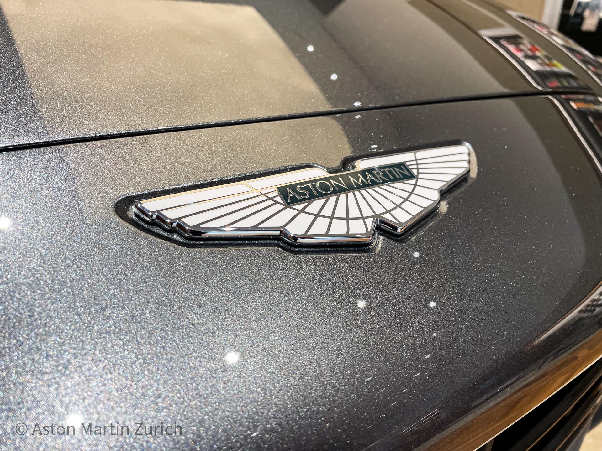 ASTON MARTIN DBX 4.0 V8 Bi-Turbo-image-13