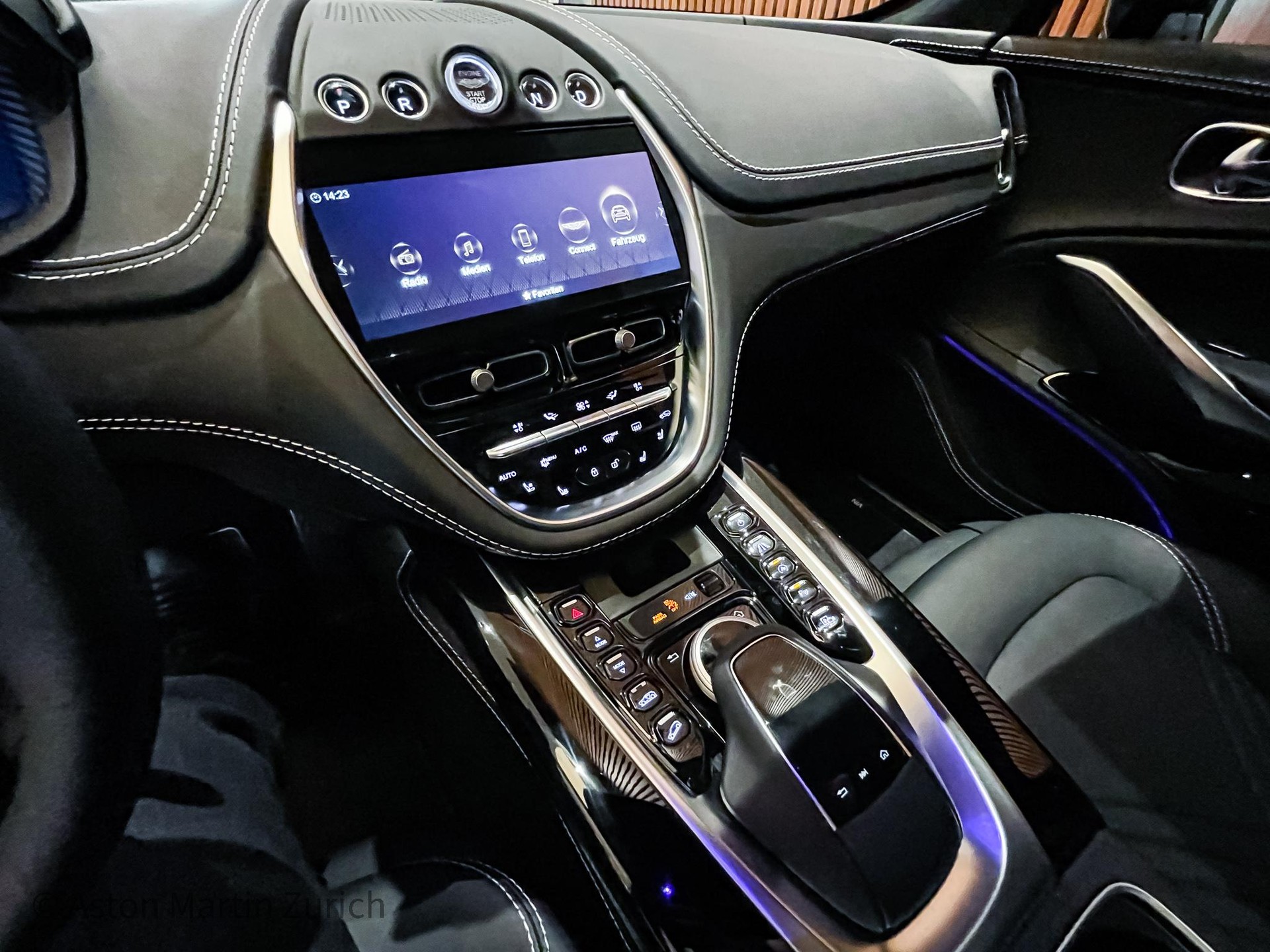 ASTON MARTIN DBX 4.0 V8 Bi-Turbo-image-14