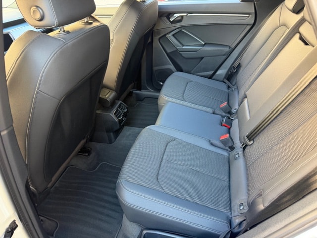 AUDI Q3 40 TFSI quattro S-tronic-image-3