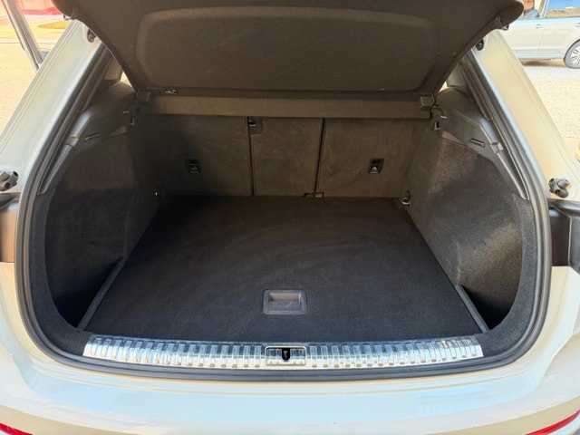 AUDI Q3 40 TFSI quattro S-tronic-image-4