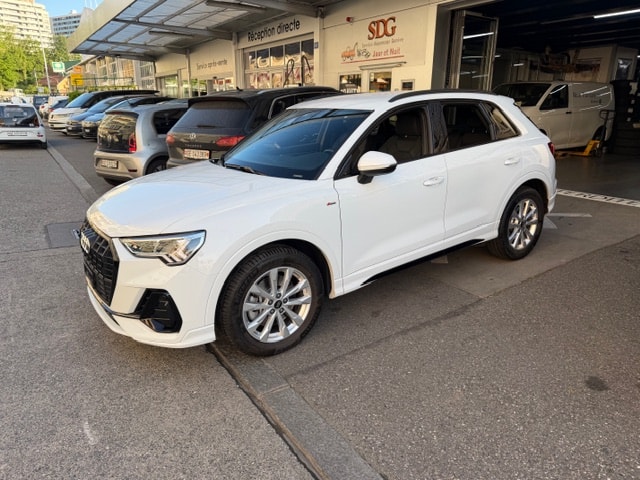 AUDI Q3 40 TFSI quattro S-tronic-image-5
