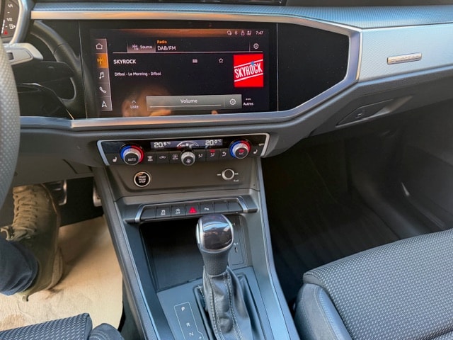 AUDI Q3 40 TFSI quattro S-tronic-image-1