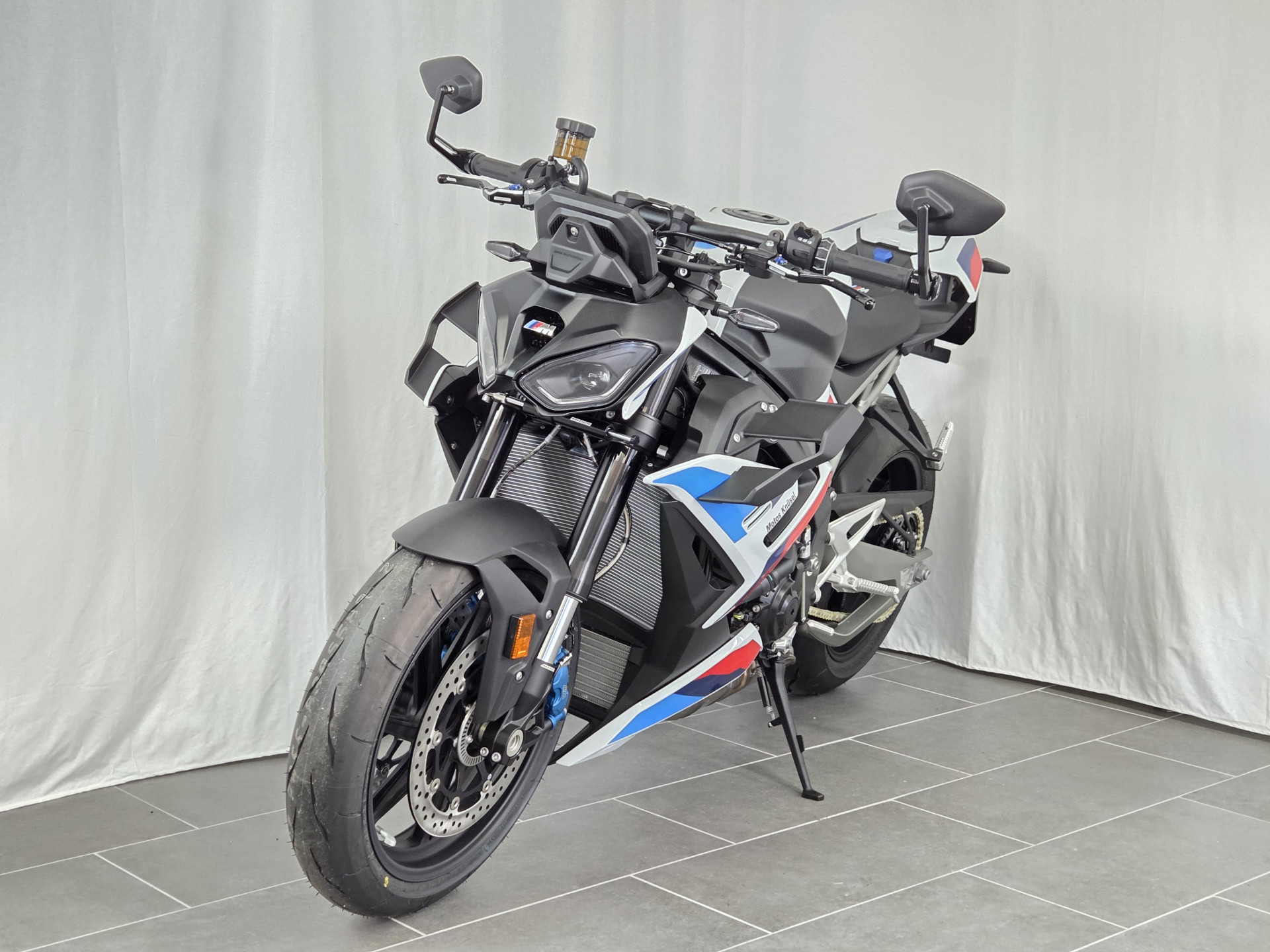 BMW M 1000 R mit 5 Jahre Garantie für Kaufverträge bis 30.06.26-showroom-element-2