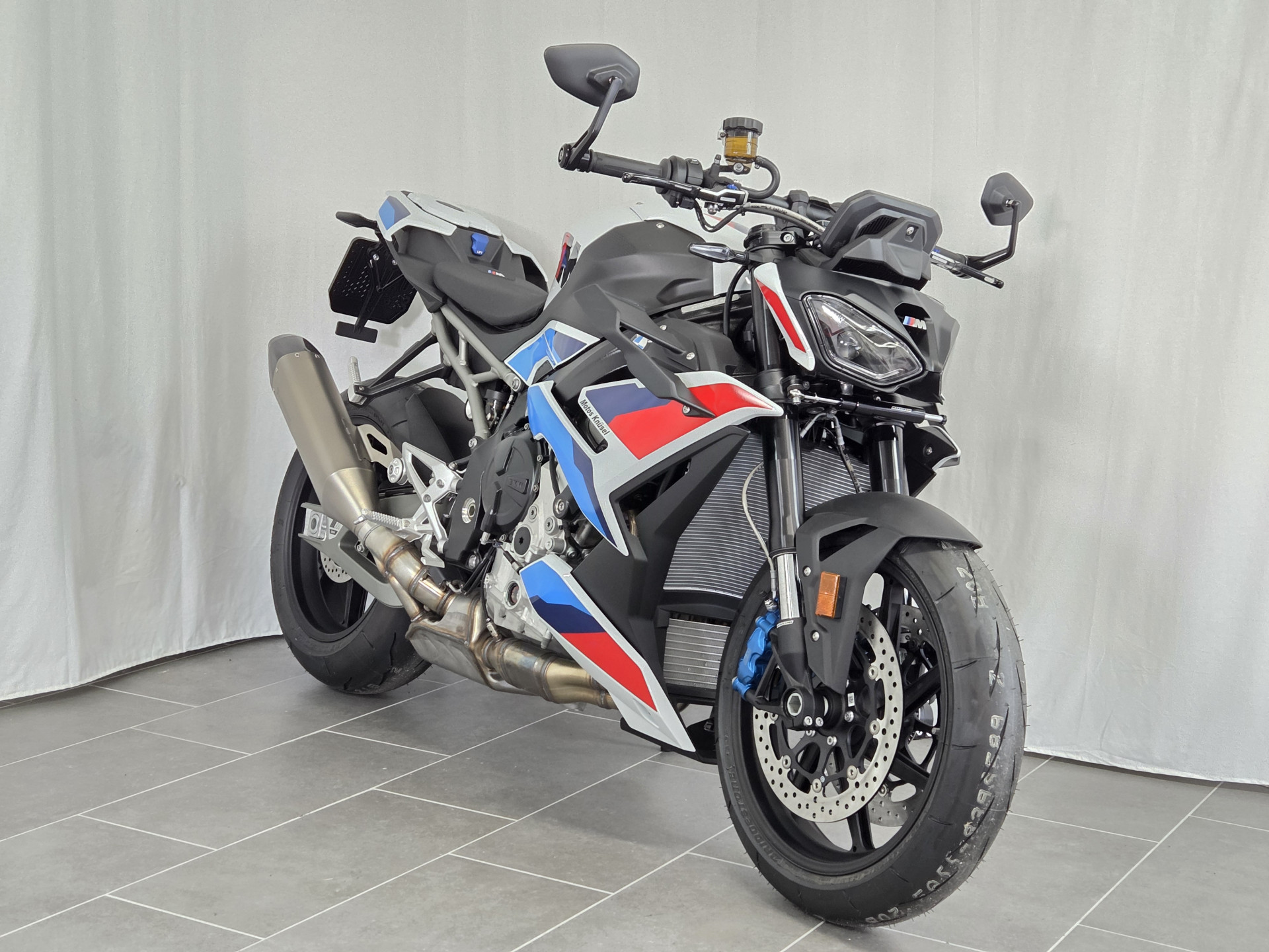 BMW M 1000 R mit 5 Jahre Garantie für Kaufverträge bis 30.06.26-showroom-element-1