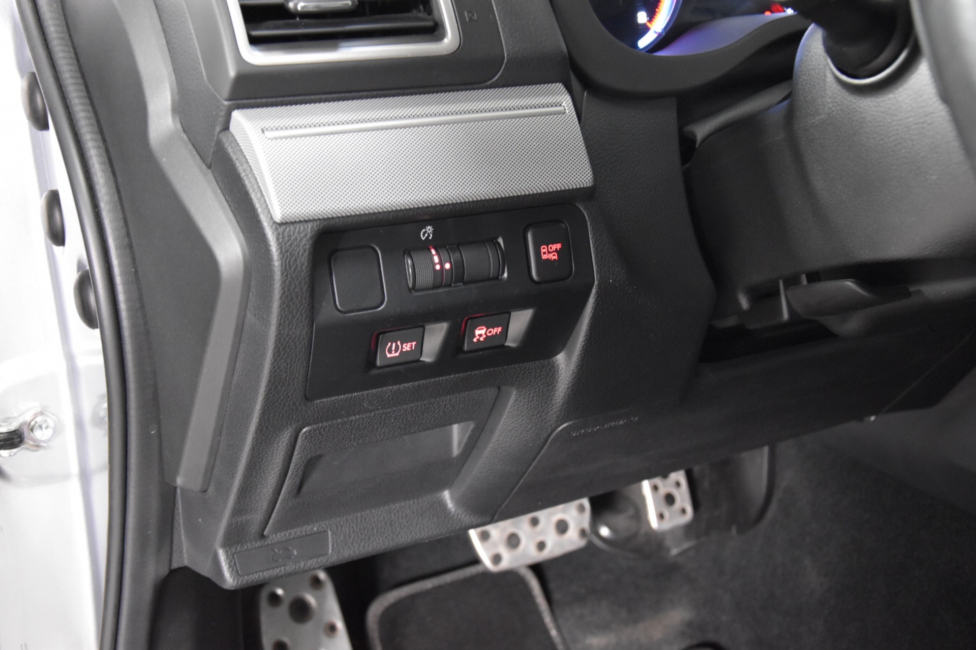 SUBARU Levorg 2.0i Luxury AWD Lineartronic-image-23