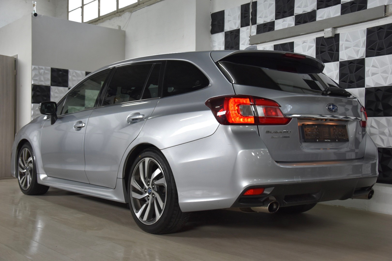 SUBARU Levorg 2.0i Luxury AWD Lineartronic-image-7