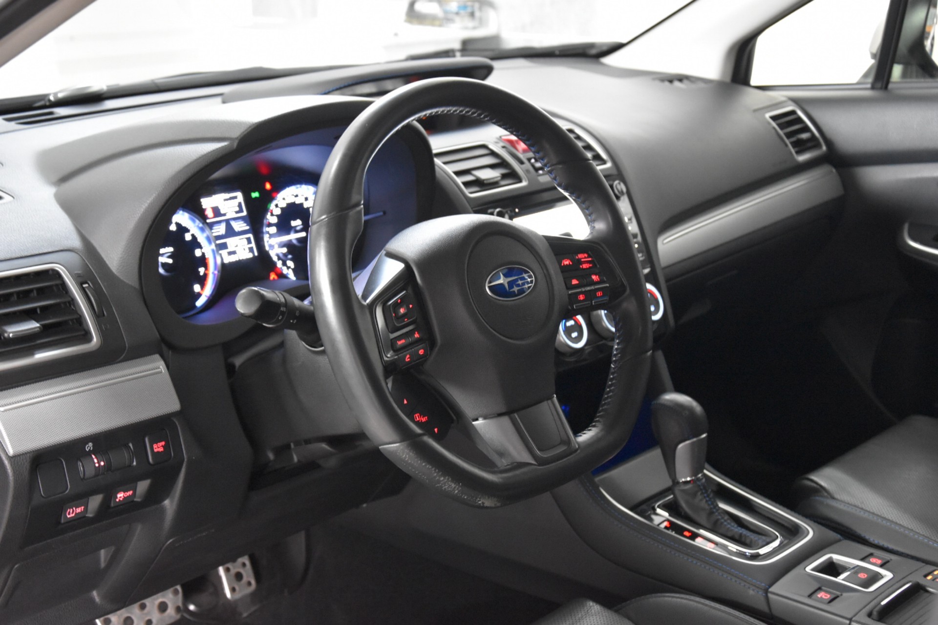 SUBARU Levorg 2.0i Luxury AWD Lineartronic-image-24