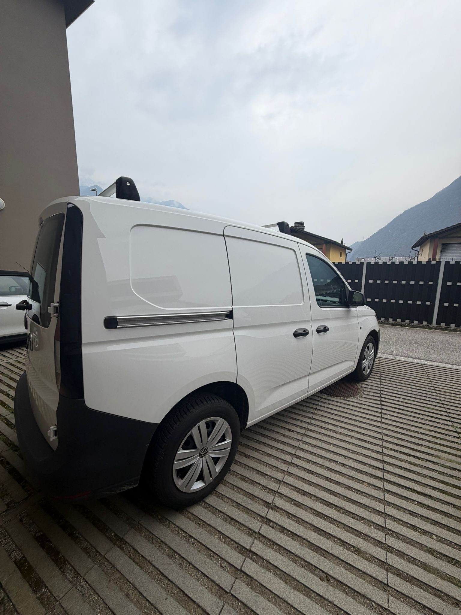 VW Caddy Cargo 1.5 TSI Entry-image-2