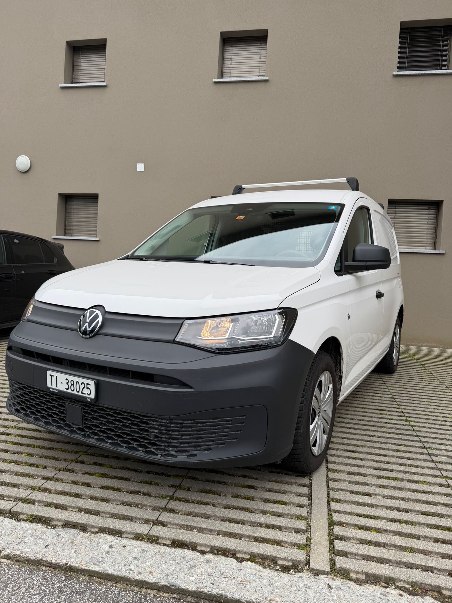 VW Caddy Cargo 1.5 TSI Entry-image-1