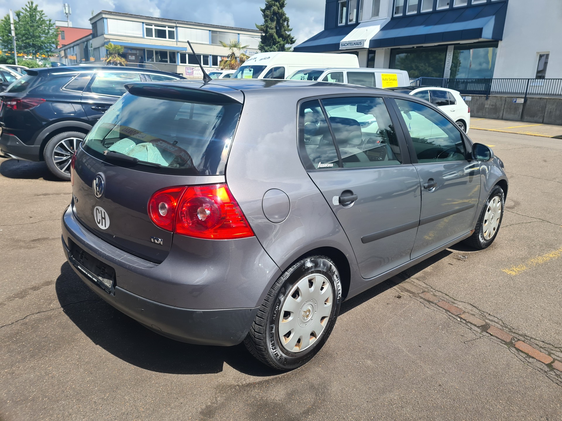 VW Golf 1.9L Diesel-image-1