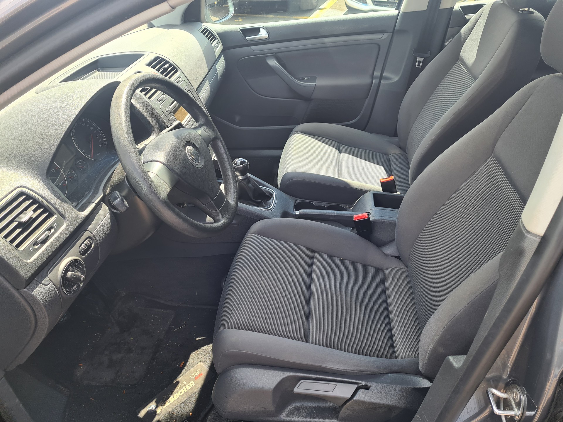 VW Golf 1.9L Diesel-image-7
