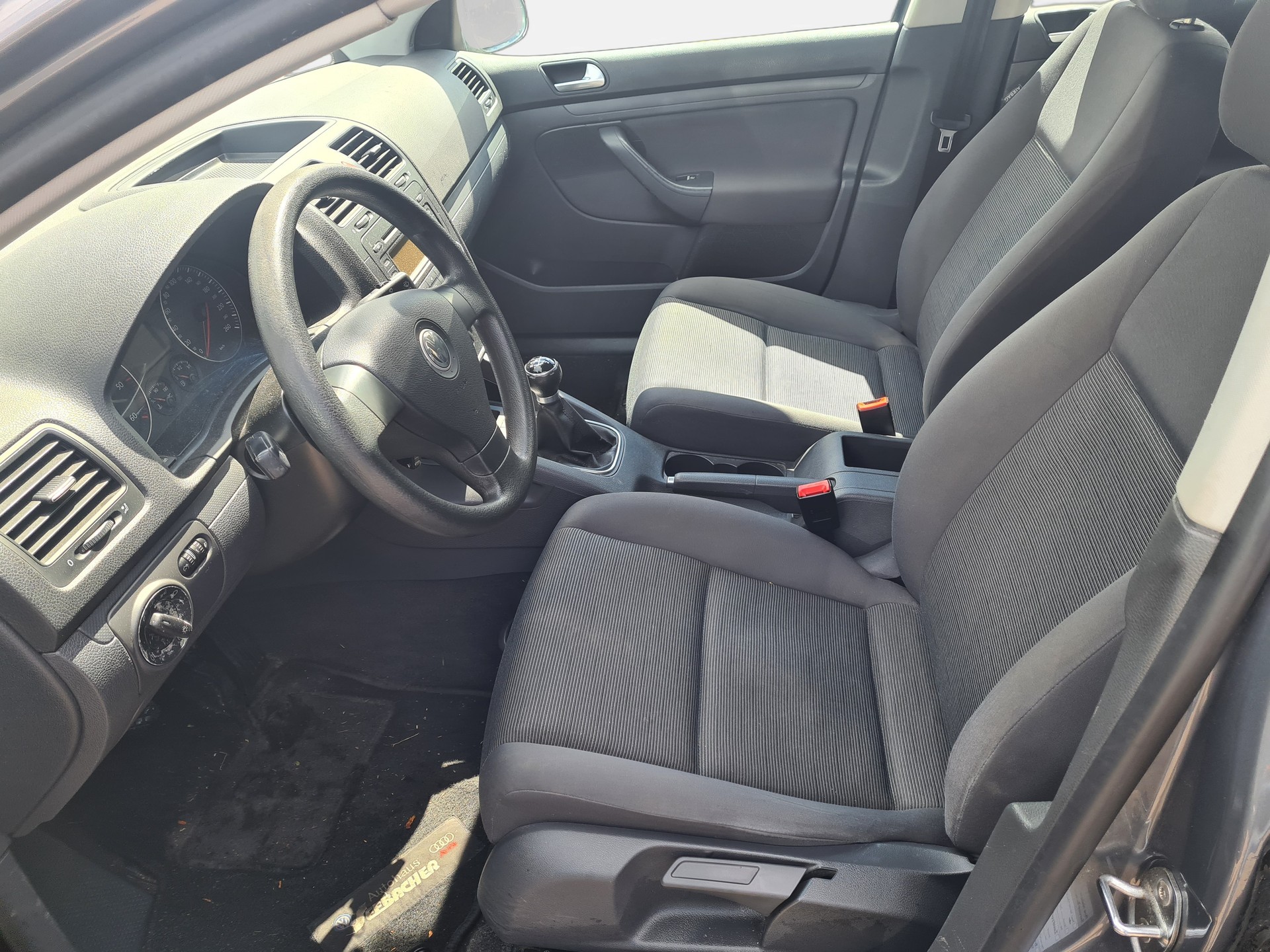 VW Golf 1.9L Diesel-image-7