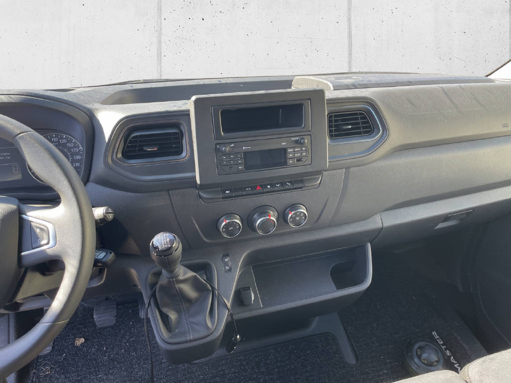 RENAULT Master fourg. 3.3 t L2H2 2.3 dCi 135 TwinTurbo-image-7