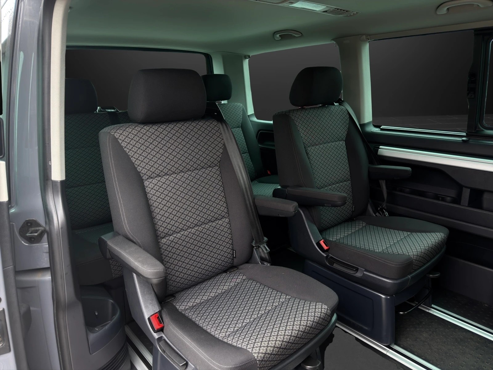 VW T6.1 Multivan 2.0 TDI Trendline Liberty DSG-image-13
