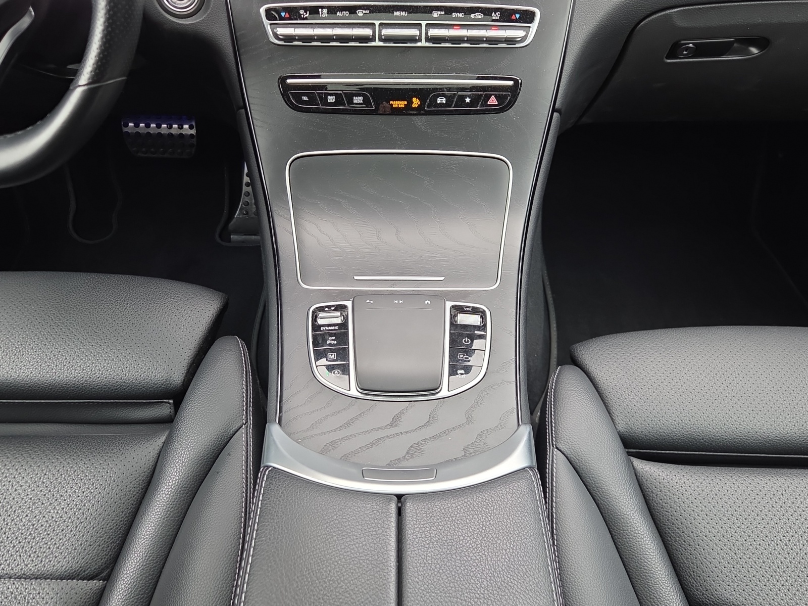 MERCEDES-BENZ GLC 220 d AMG Line 4Matic 9G-Tronic-image-14