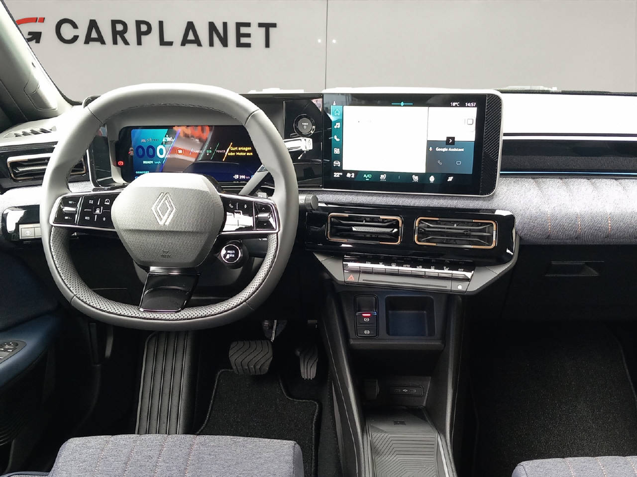 RENAULT R4 E-Tech Comfort Range techno-image-4