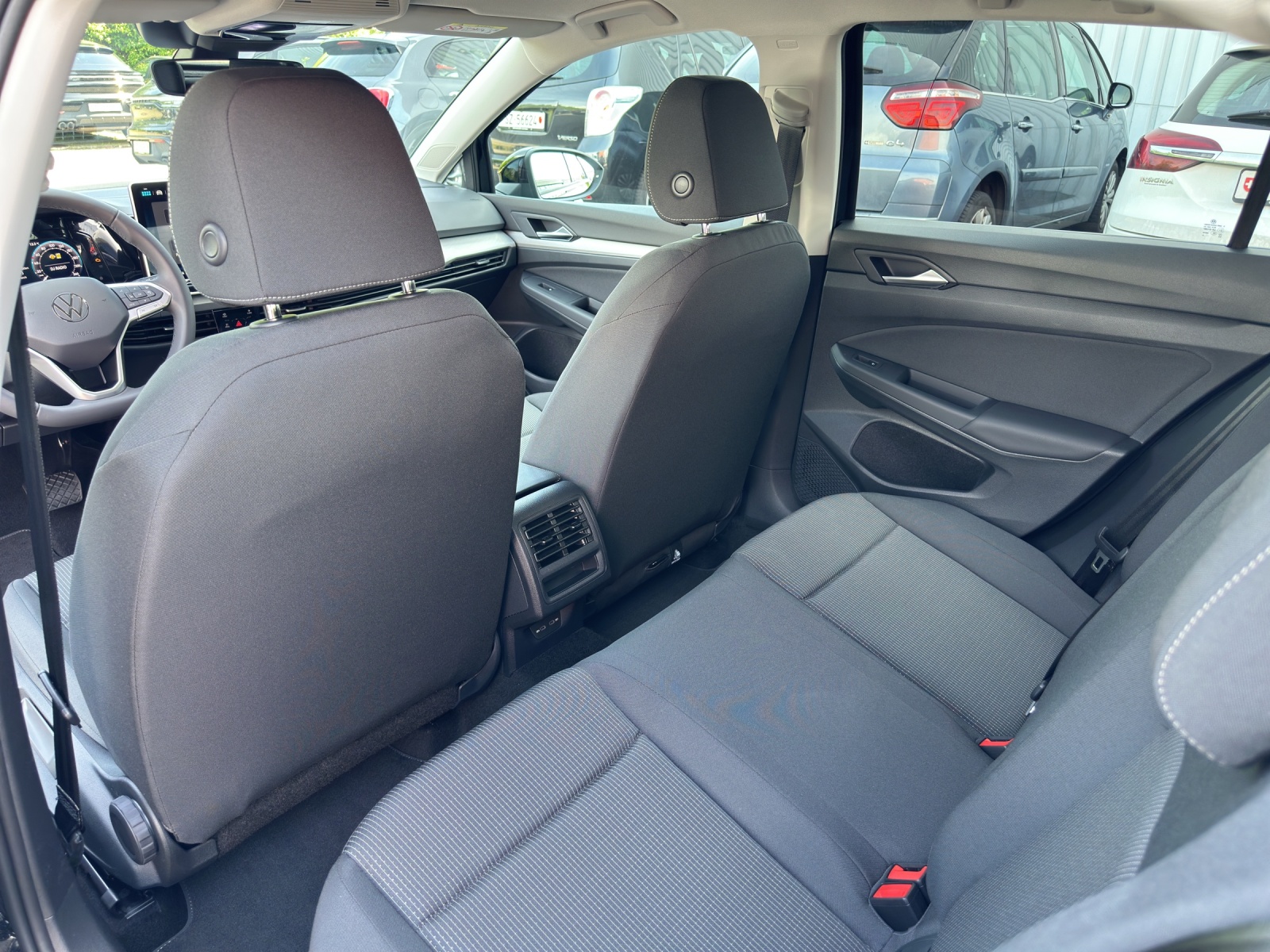 VW Golf 1.5 e TSI mHEV Value DSG-image-15