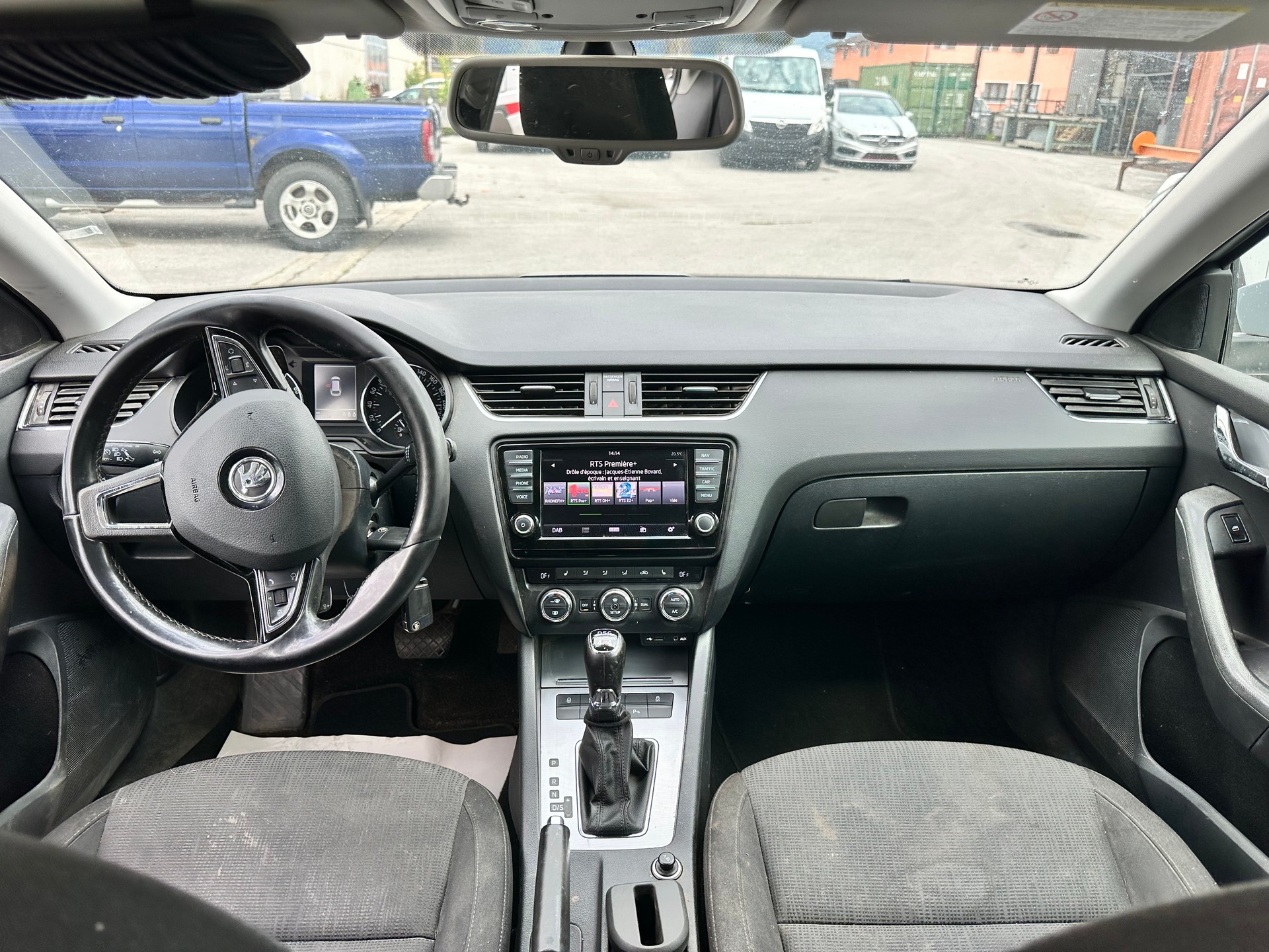 SKODA Octavia Combi 1.8 TSI Elegance 4x4 DSG-image-10
