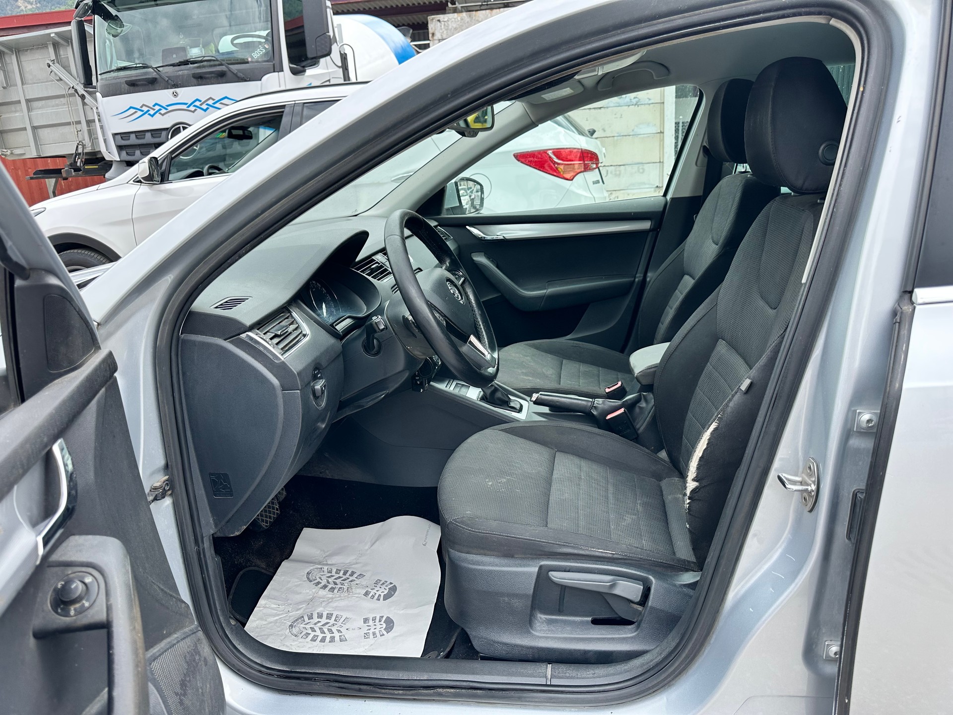 SKODA Octavia Combi 1.8 TSI Elegance 4x4 DSG-image-8