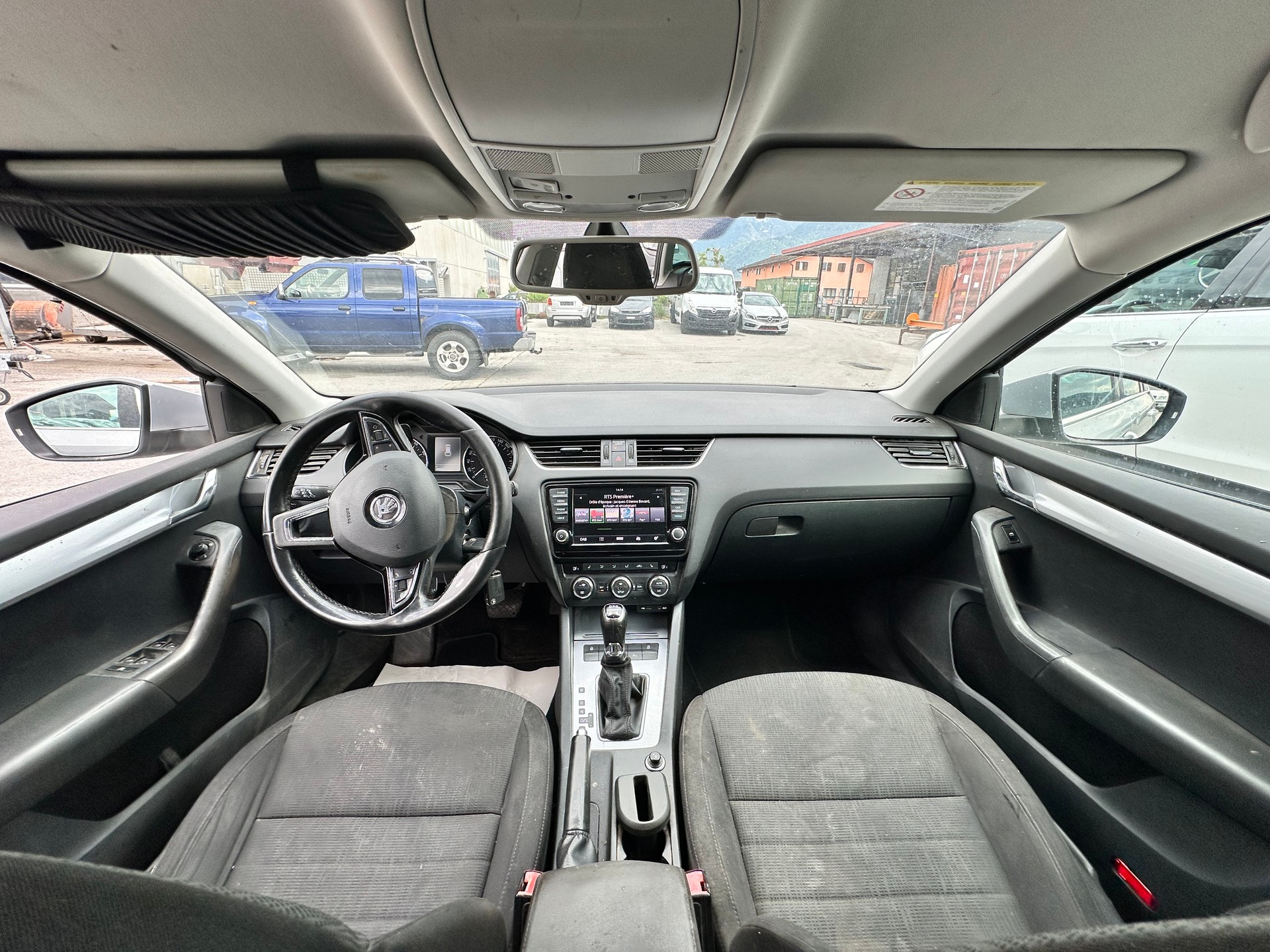 SKODA Octavia Combi 1.8 TSI Elegance 4x4 DSG-image-11
