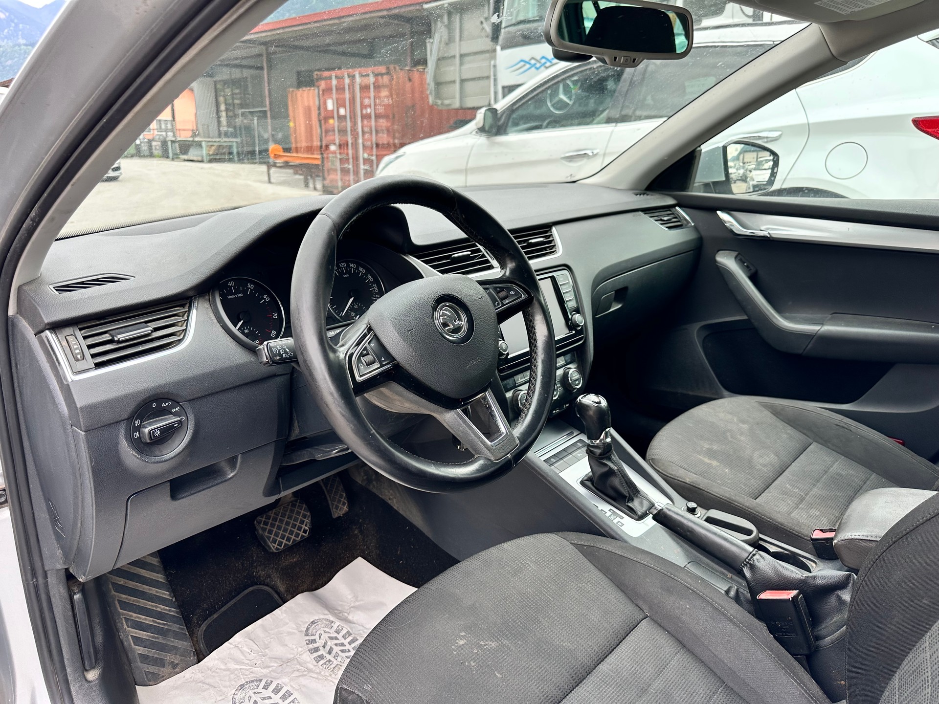 SKODA Octavia Combi 1.8 TSI Elegance 4x4 DSG-image-9