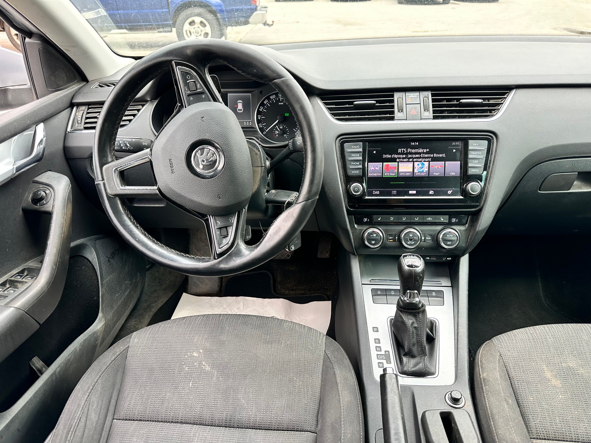 SKODA Octavia Combi 1.8 TSI Elegance 4x4 DSG-image-12