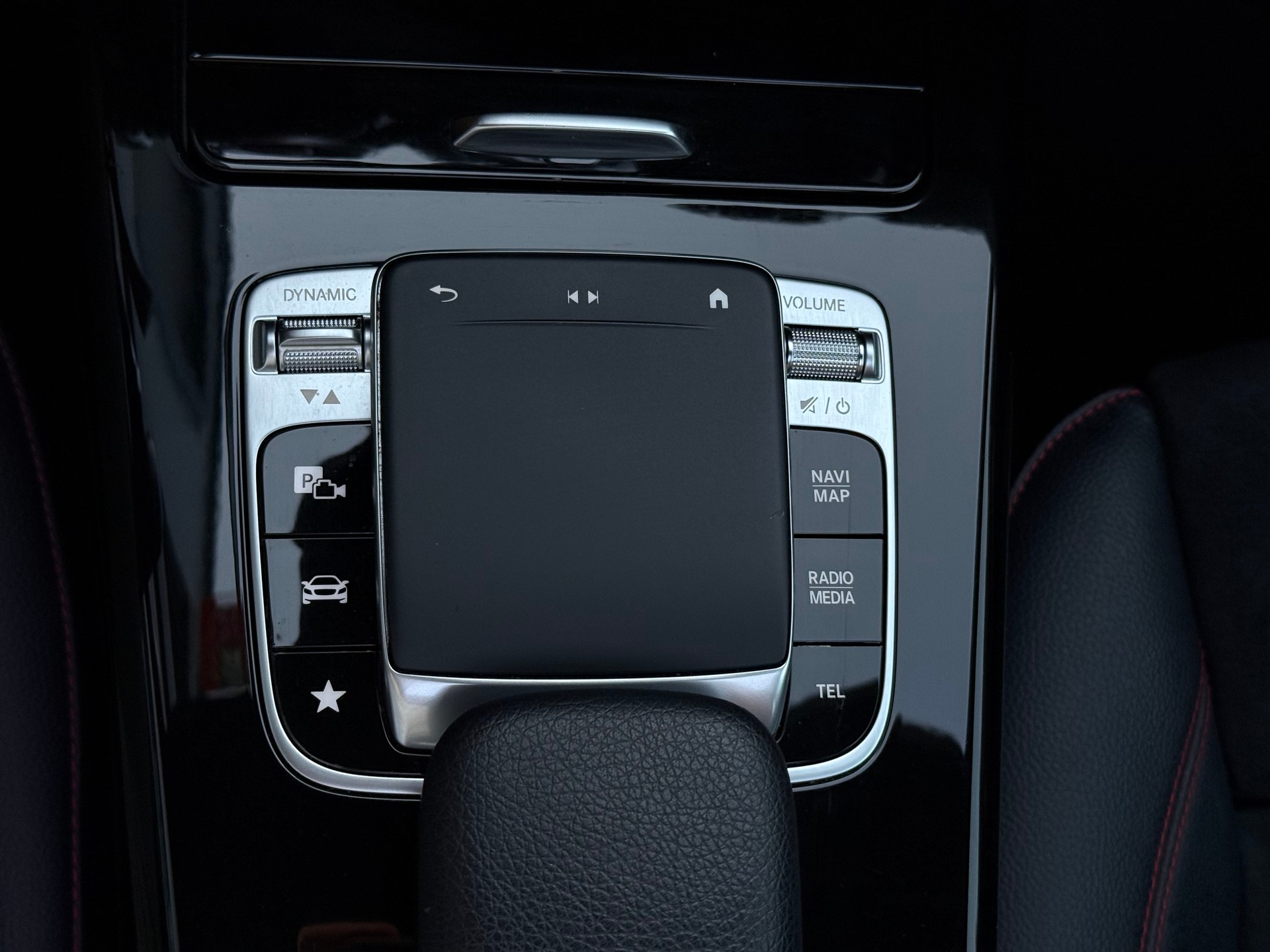 MERCEDES-BENZ A 200 AMG Line 7G-DCT-image-21