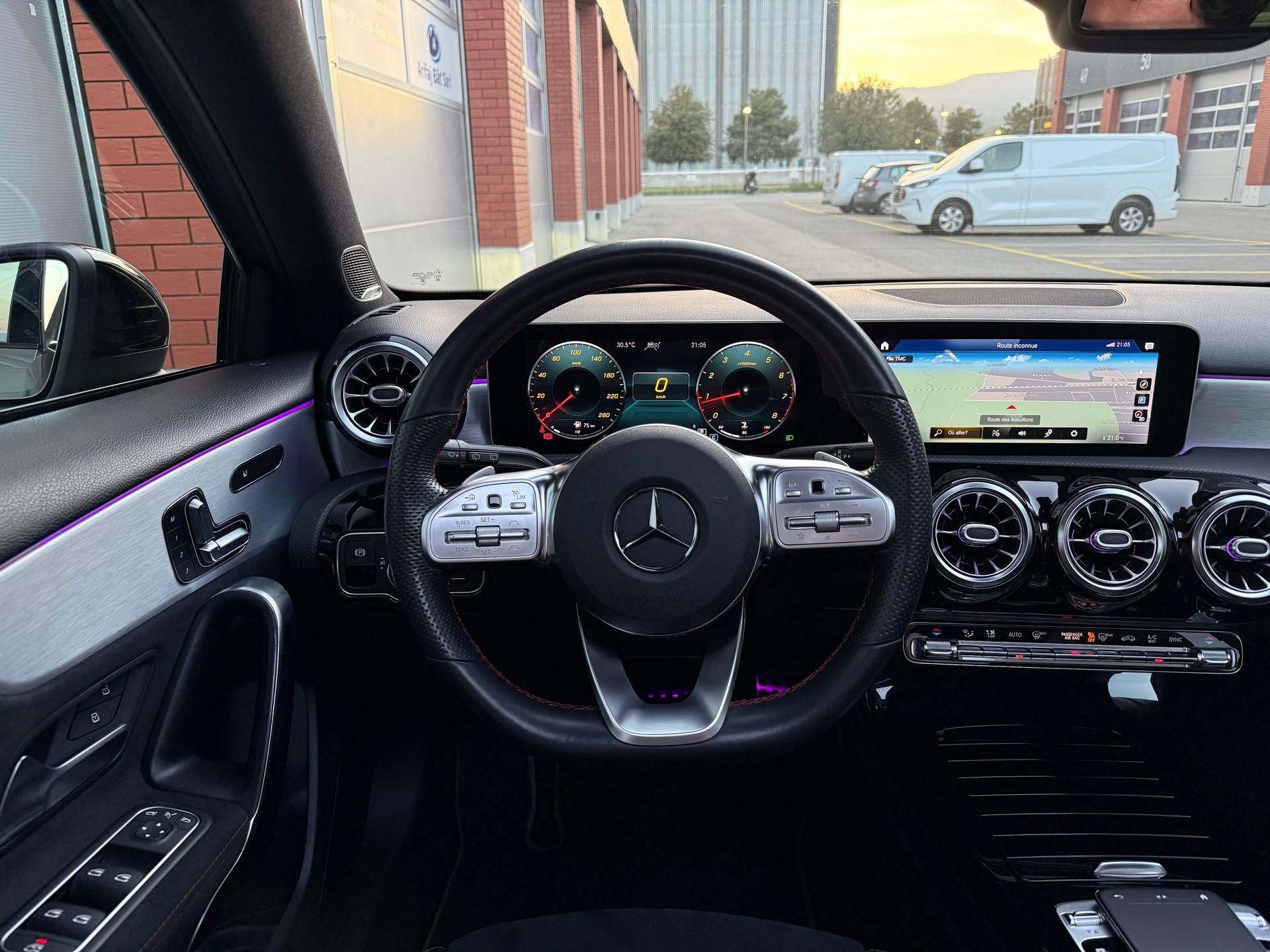 MERCEDES-BENZ A 200 AMG Line 7G-DCT-image-16