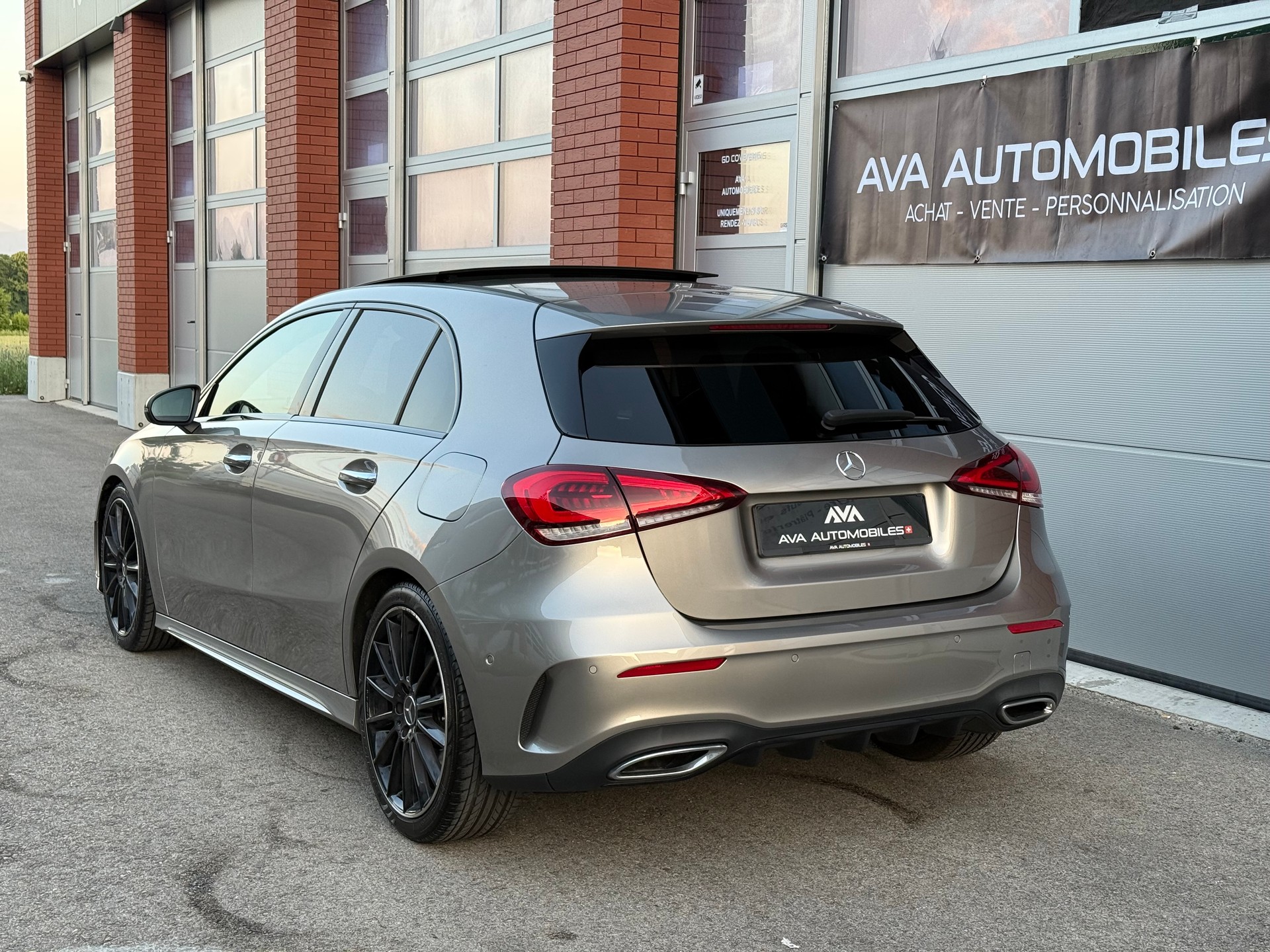MERCEDES-BENZ A 200 AMG Line 7G-DCT-image-5