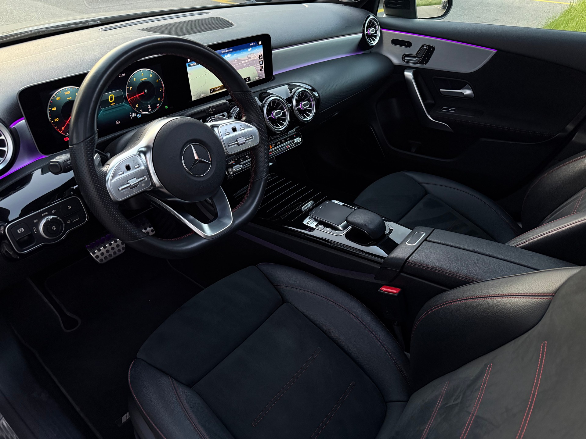 MERCEDES-BENZ A 200 AMG Line 7G-DCT-image-13