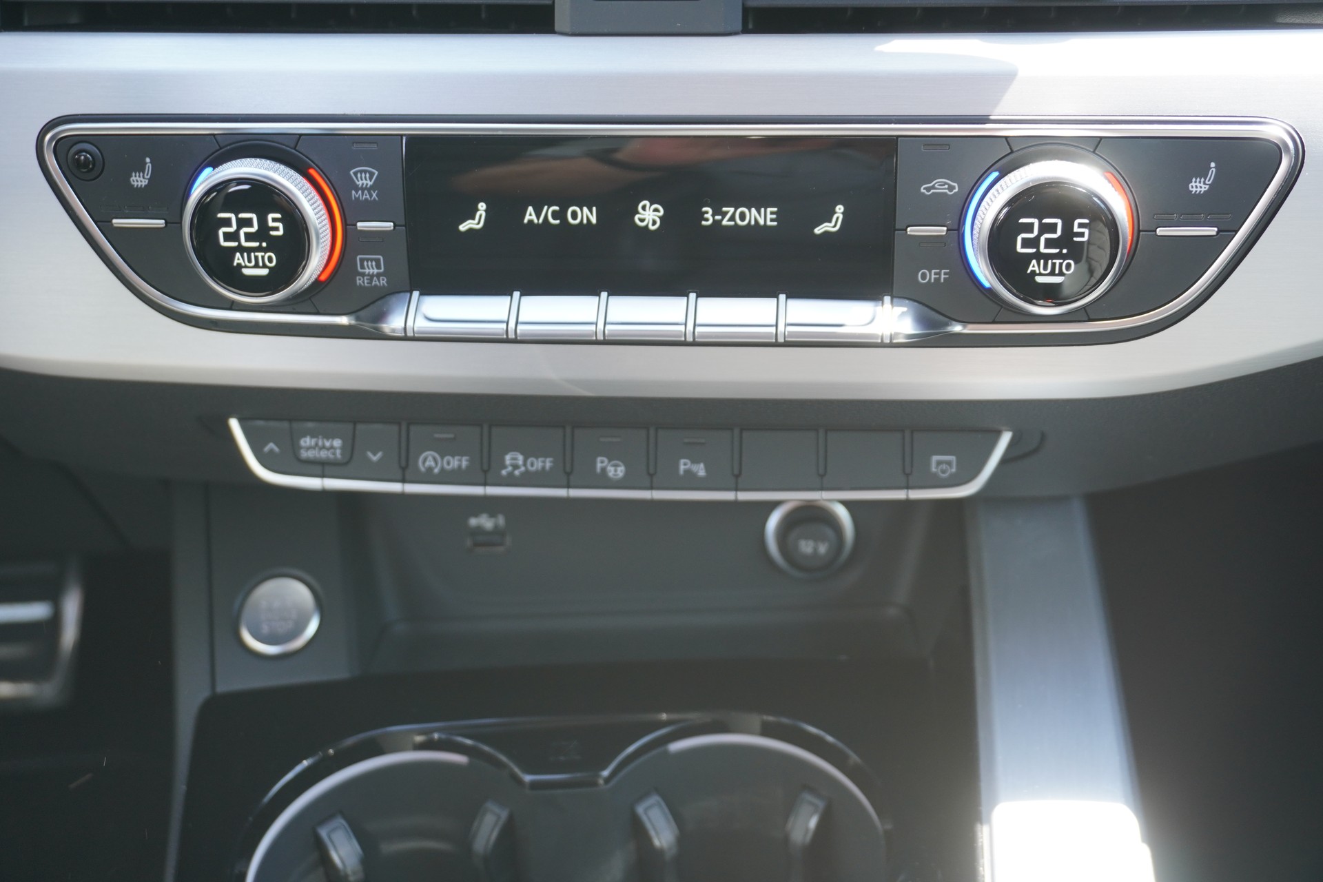 AUDI A4 Avant 45 TFSI S line S-tronic quattro-image-16