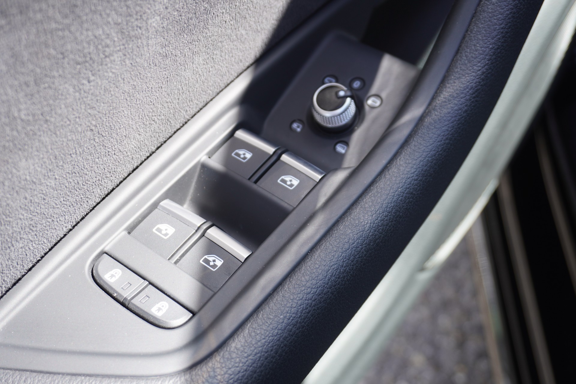 AUDI A4 Avant 45 TFSI S line S-tronic quattro-image-38