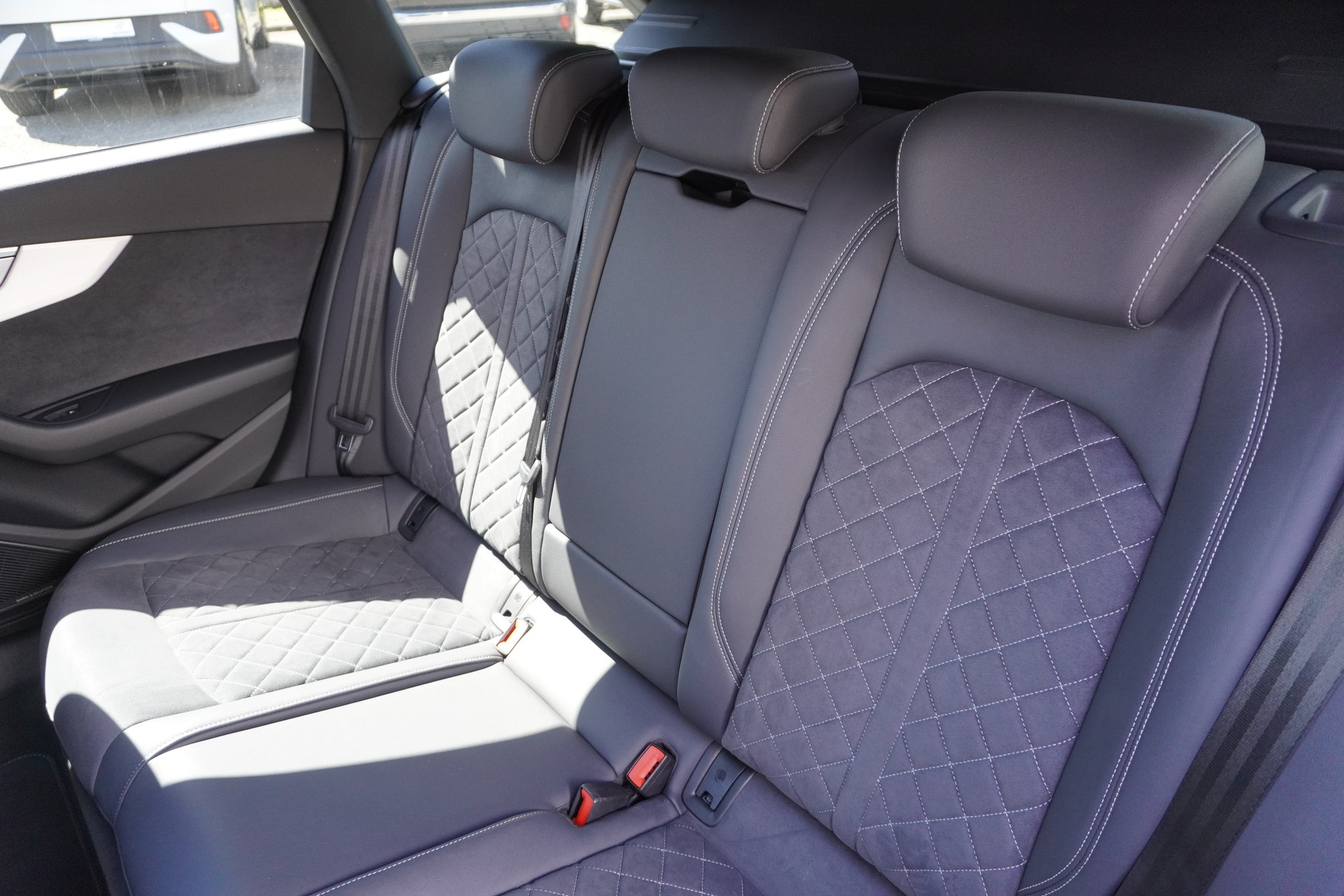 AUDI A4 Avant 45 TFSI S line S-tronic quattro-image-14