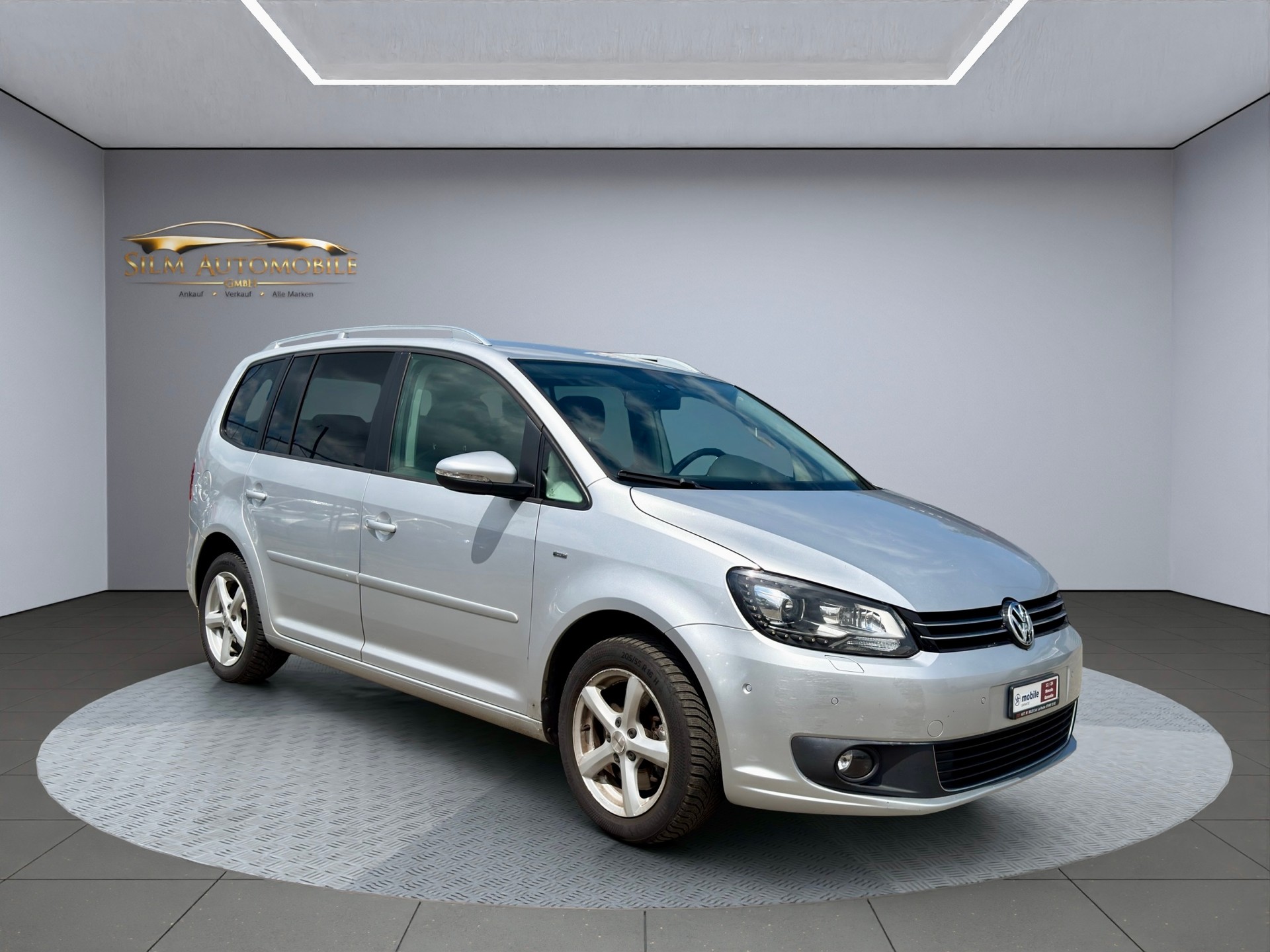 VW Touran 2.0 TDI R-Line DSG 7 Plätze-image-0