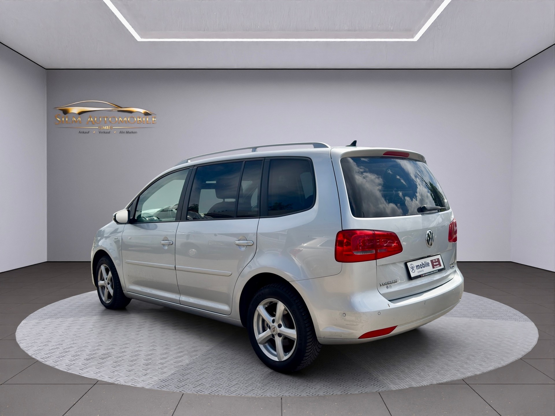 VW Touran 2.0 TDI R-Line DSG 7 Plätze-image-3