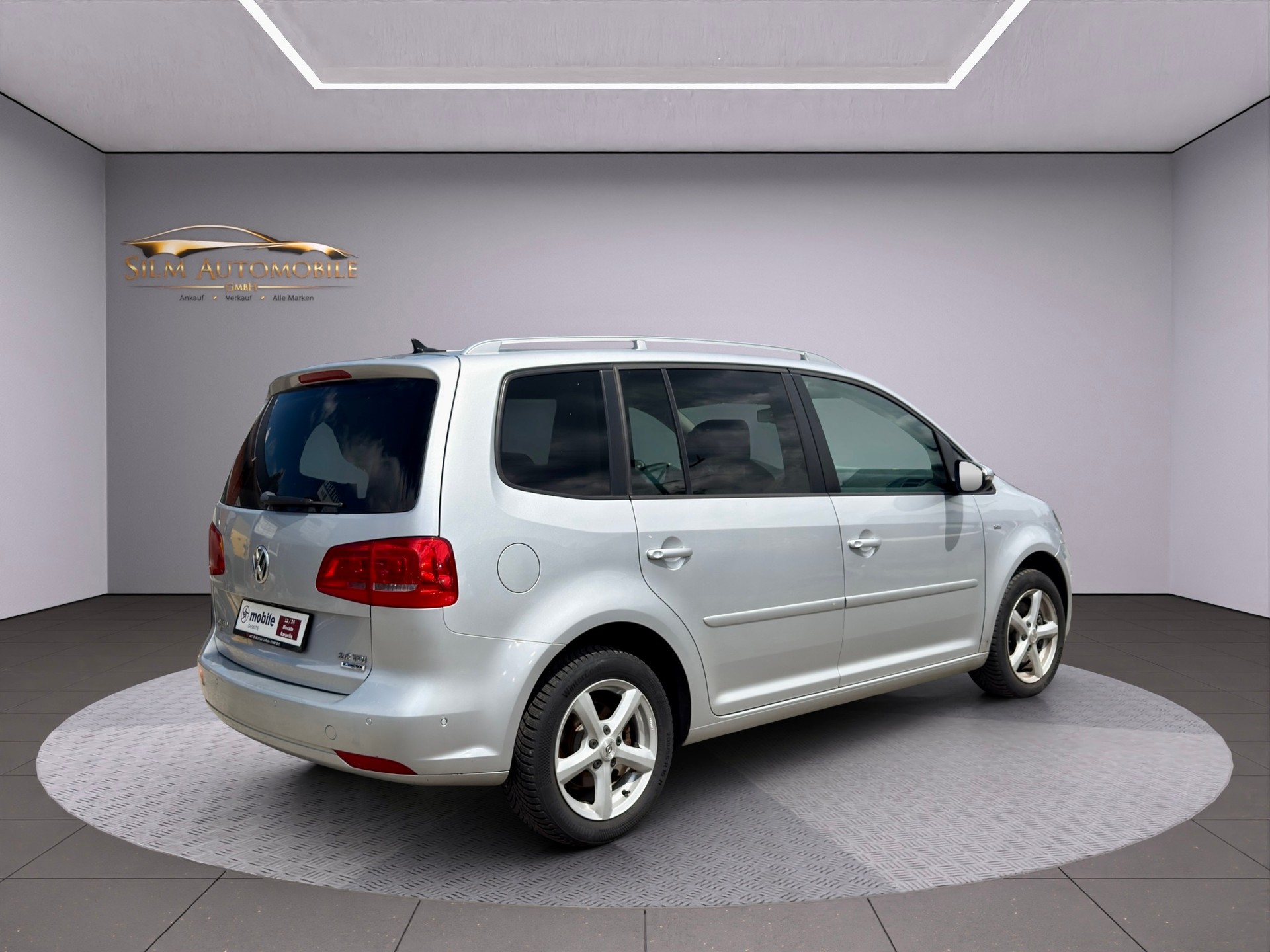 VW Touran 2.0 TDI R-Line DSG 7 Plätze-image-4