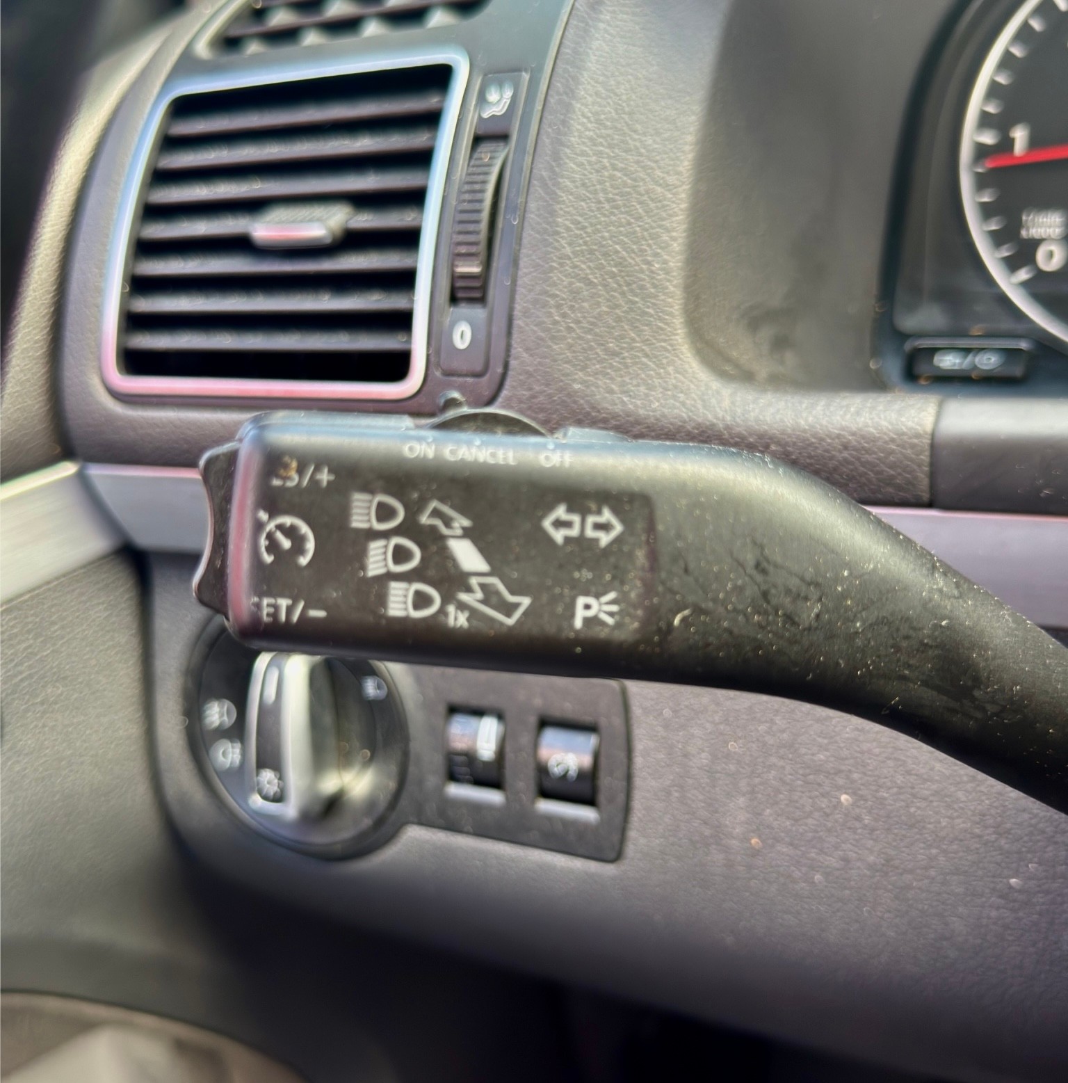 VW Touran 2.0 TDI R-Line DSG 7 Plätze-image-20