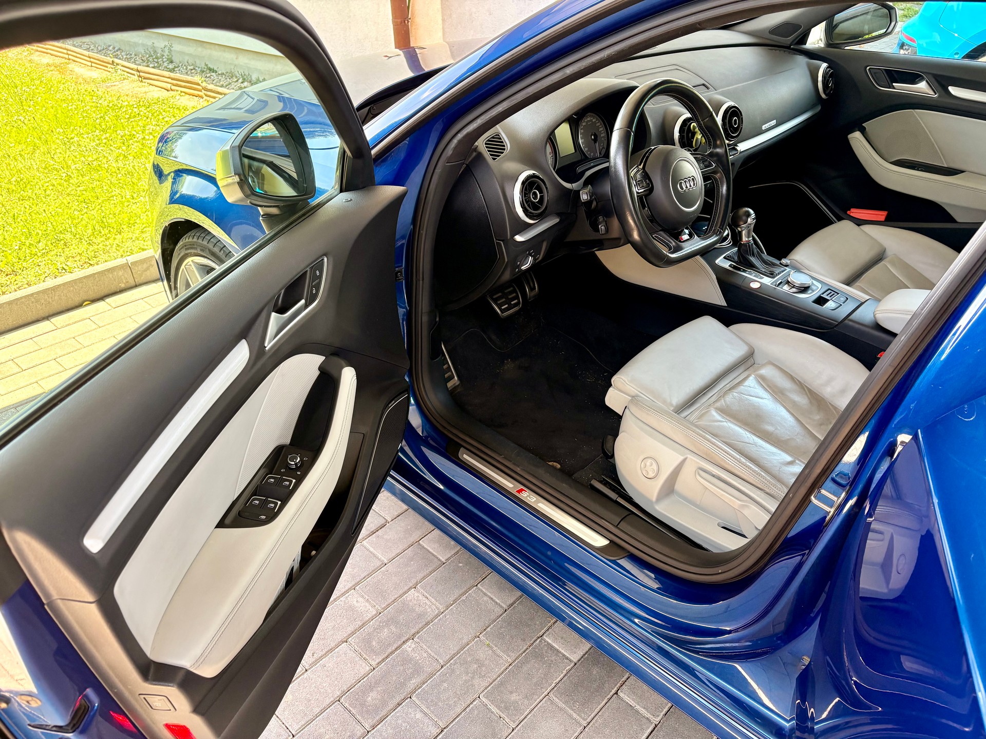 AUDI 2.0 T FSI quattro S-Tronic-image-5
