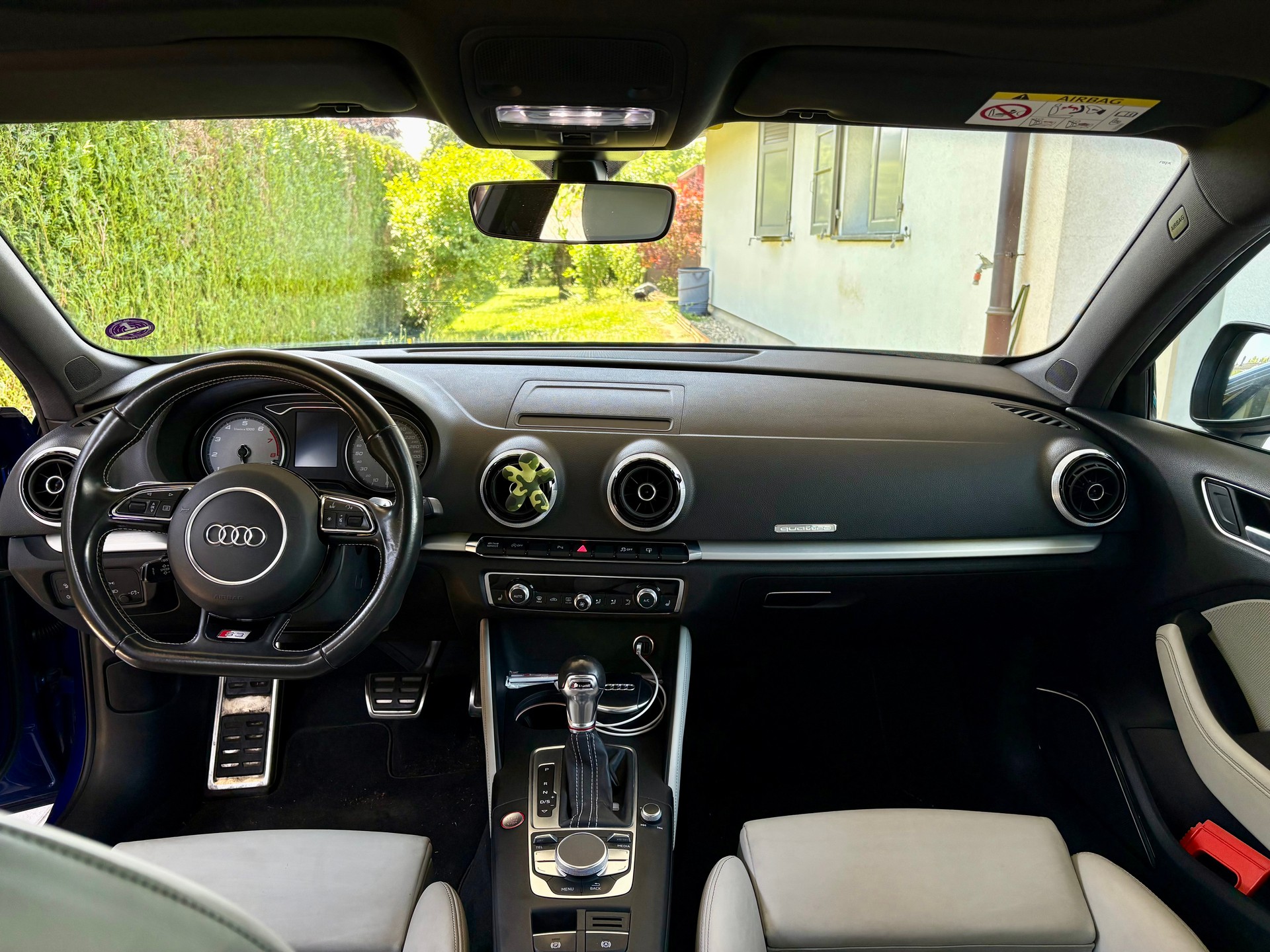 AUDI 2.0 T FSI quattro S-Tronic-image-3