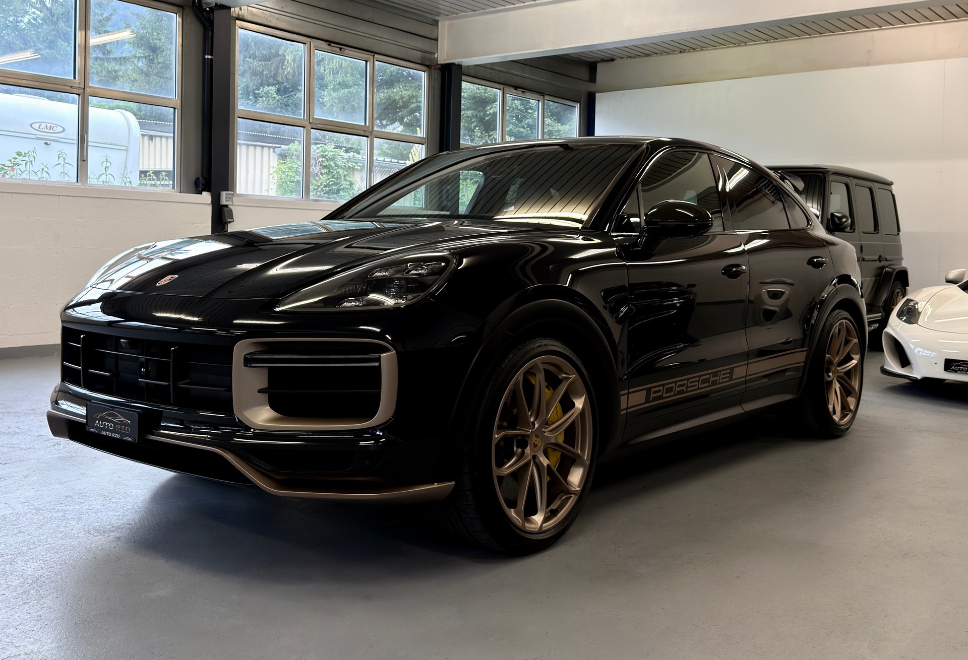 PORSCHE Cayenne Turbo GT-showroom-element-1
