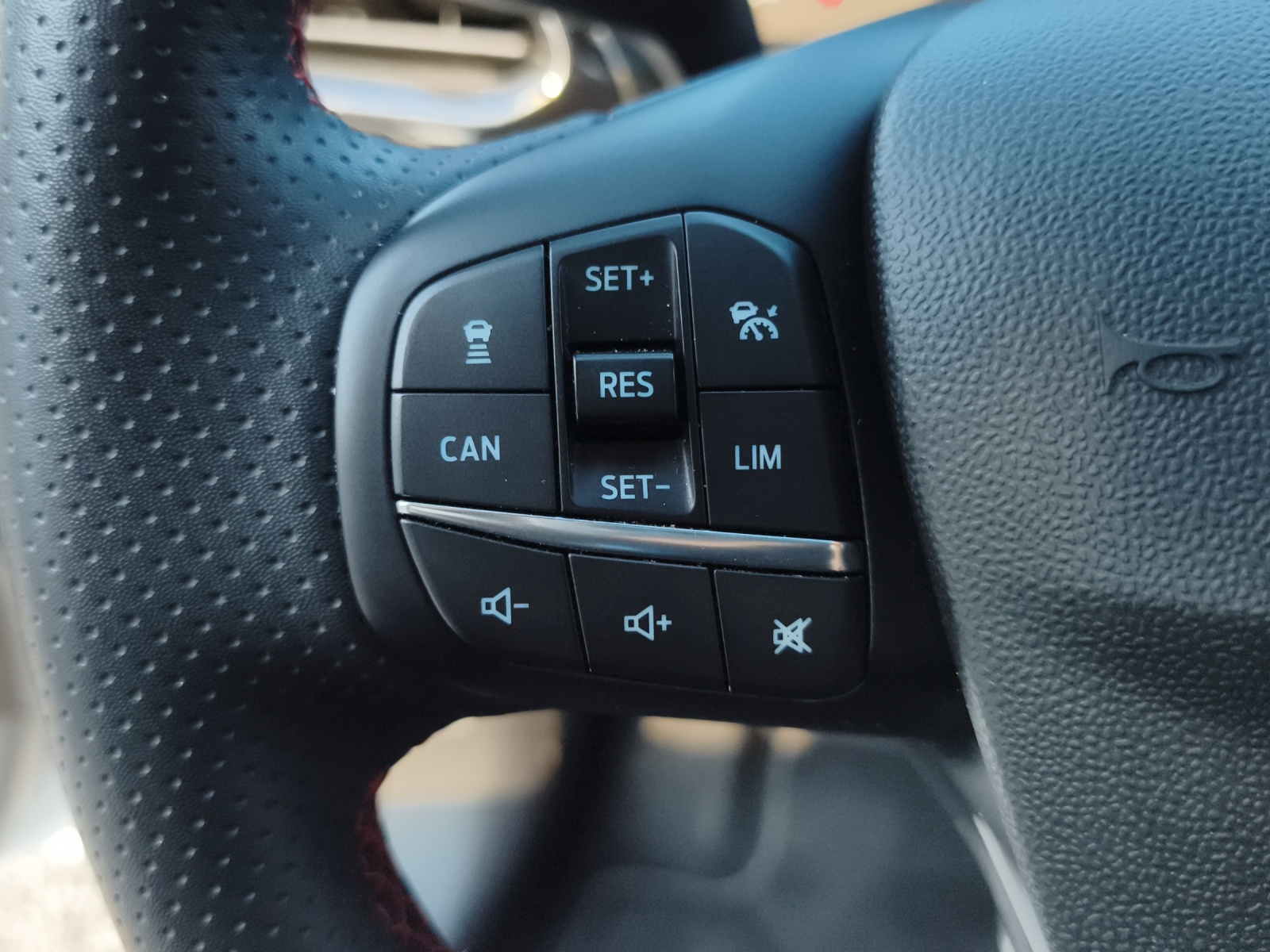 FORD Fiesta 1.0 EcoB Hybrid ST-Line-image-18