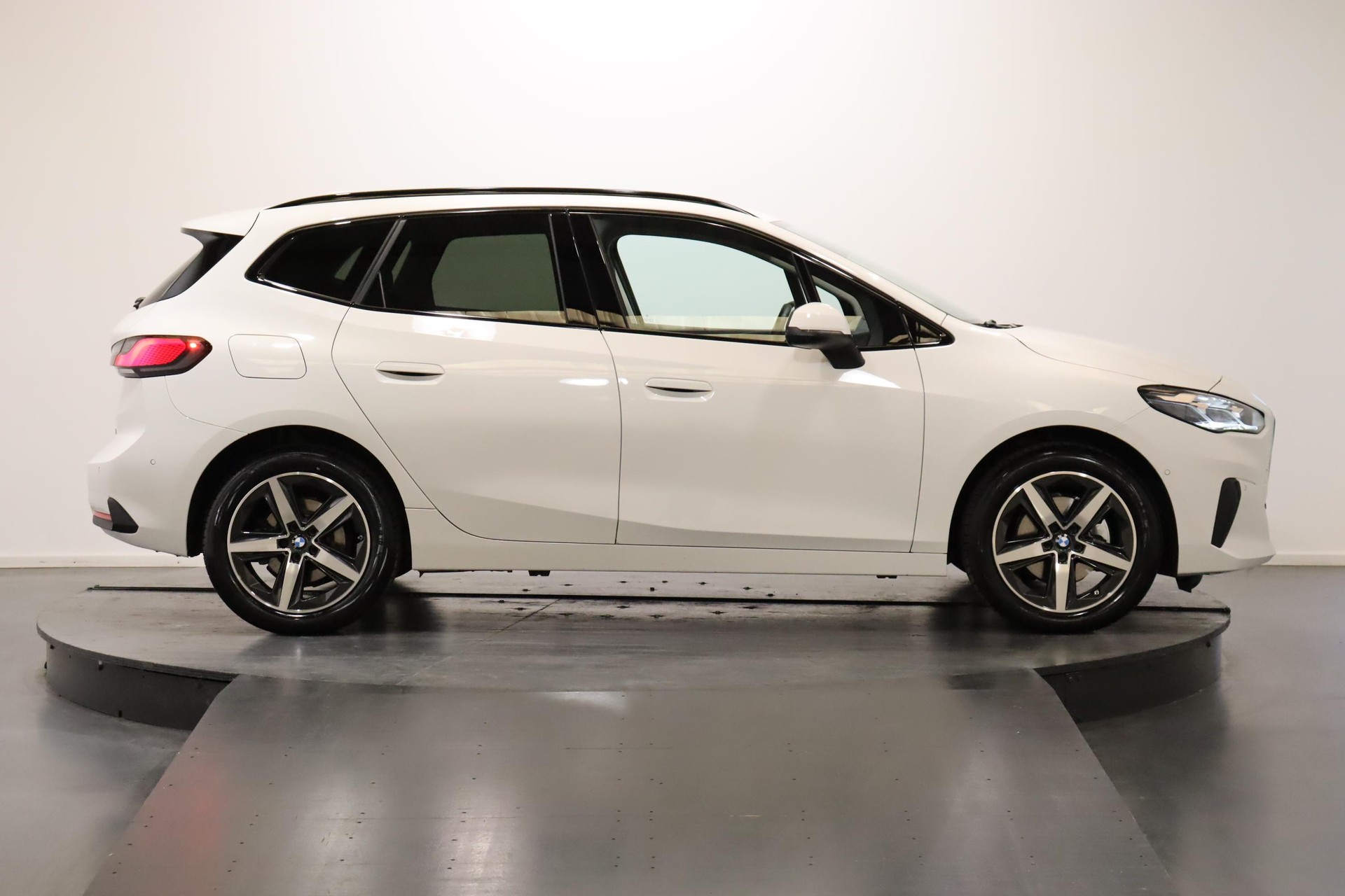 BMW 218d paddles Active Tourer-image-2
