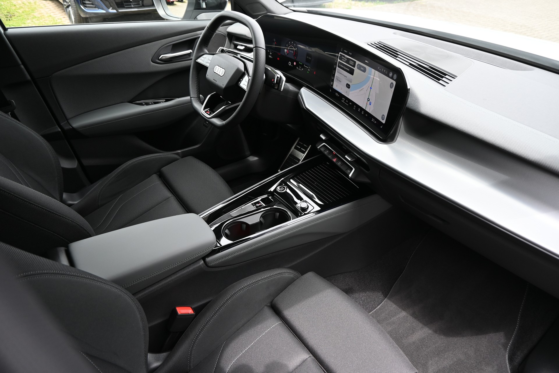 AUDI Q3 Sportback S Line Plus Black TFSI S tronic 150PS + AHK 1800kg-image-11